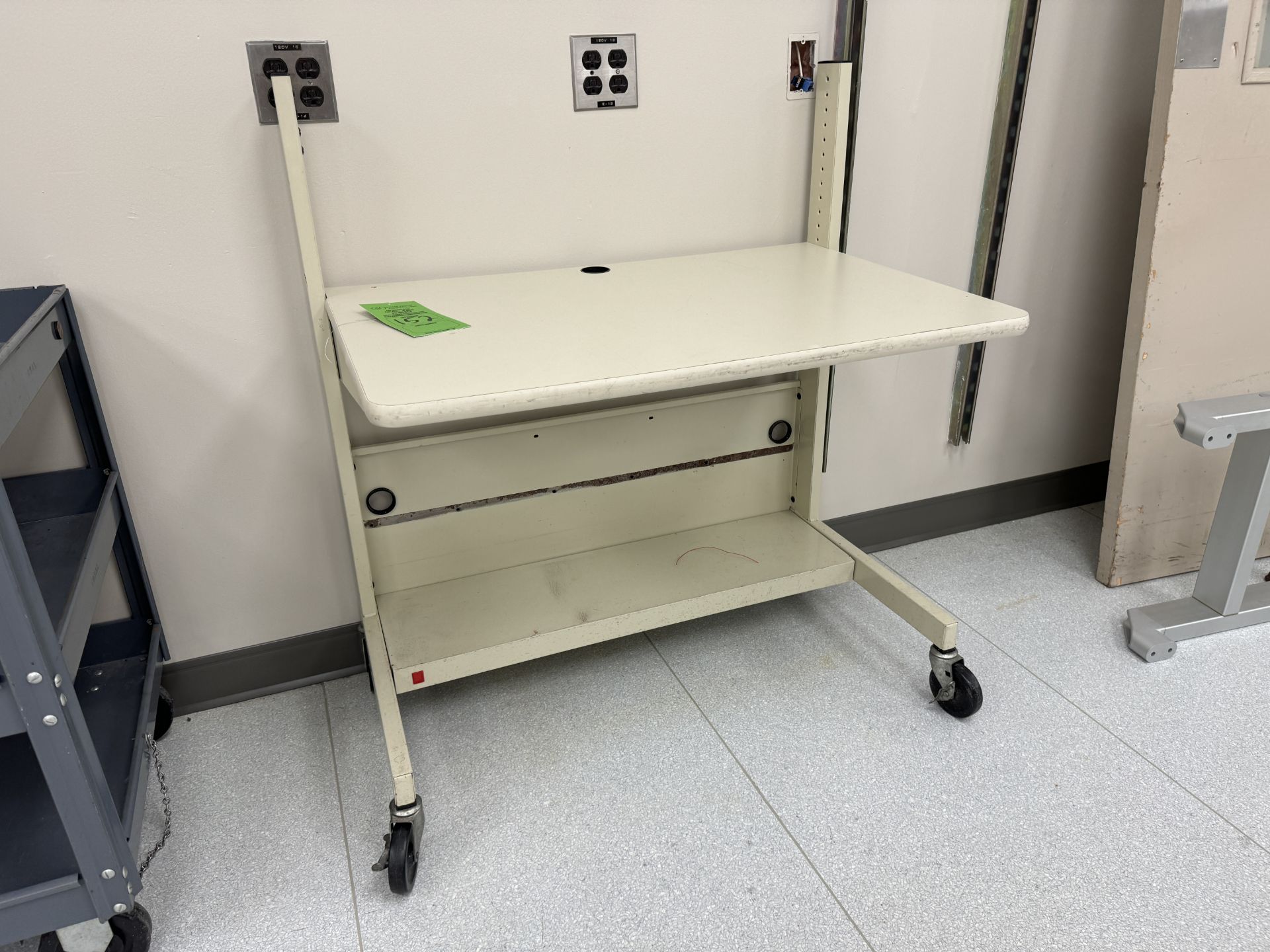 MOBILE HEIGHT ADJUSTABLE WORK TABLE (ZONE 3)