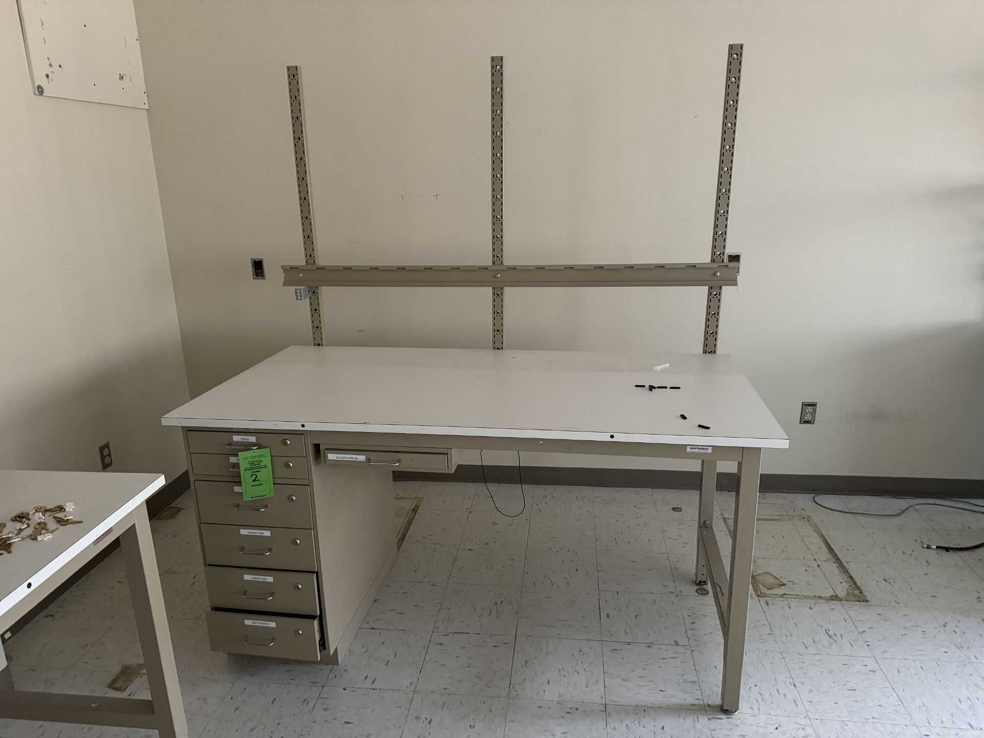 WORKPLACE LAB WORK STATION - NEEDS DISASSEMBLED (ZONE 1)