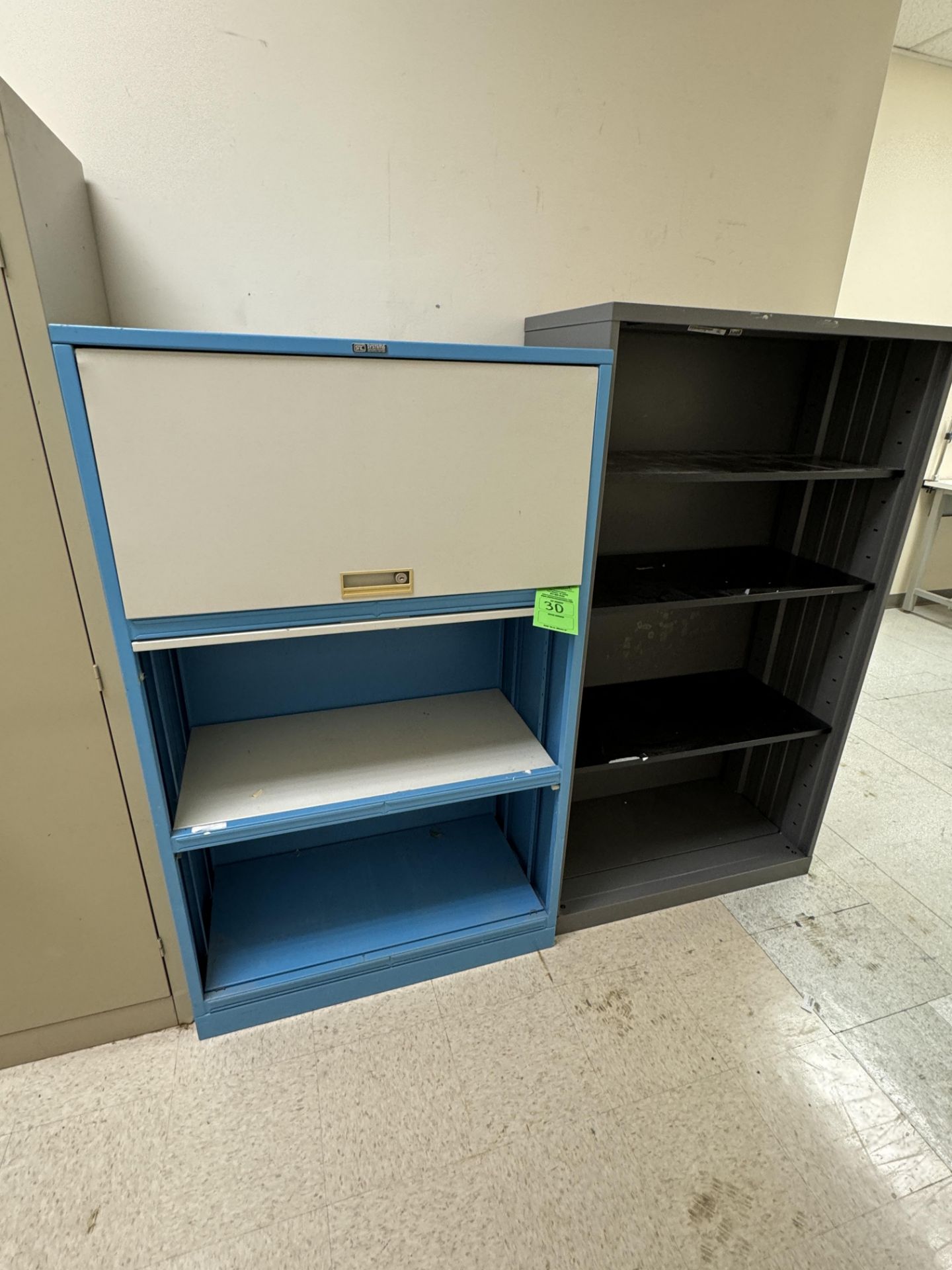 SMC SYSTEMS SLIDING DOOR CABINET; 3-SHELF MOBILE CHAIRS (ZONE 3)