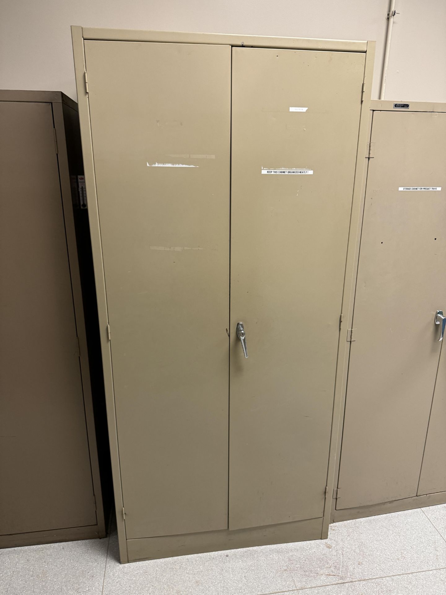 (3) 2-DOOR STORAGE CABINETS (ZONE 3) - Bild 3 aus 4