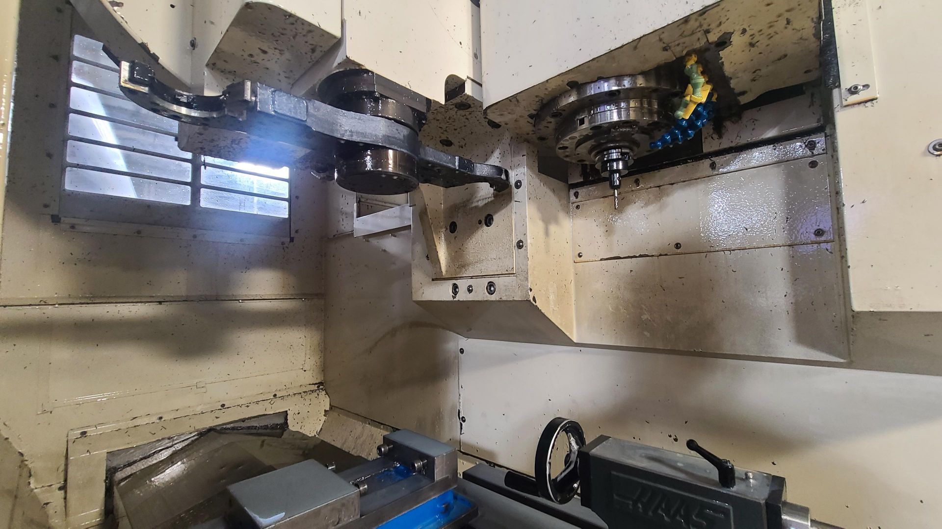 OKUMA MC-V4020 VERTICAL MACHINING CENTER; TABLE SIZE: 48X20; MAX LOAD: 1500 LB; SPINDLE TO TABLE: - Image 2 of 5