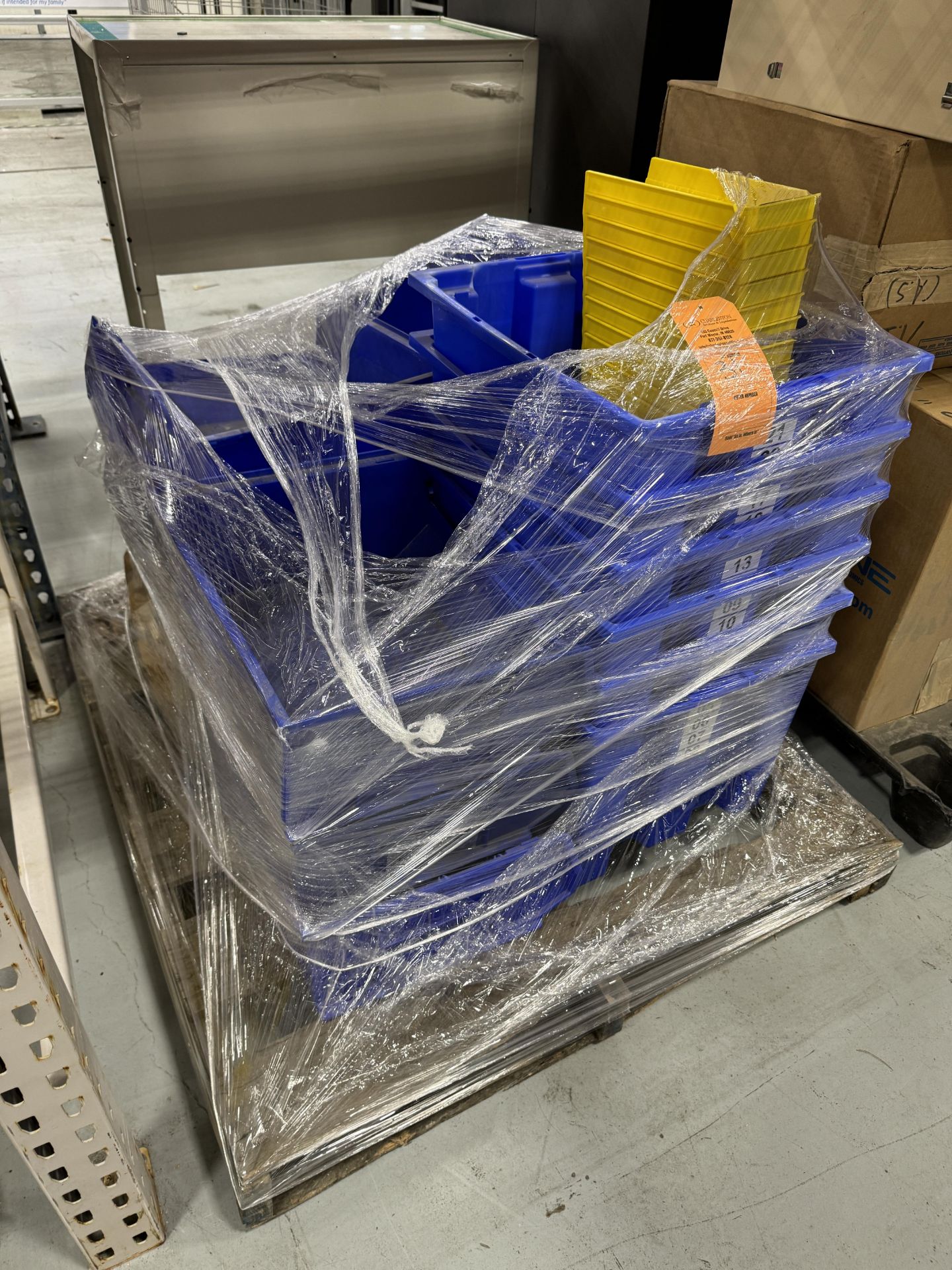 PALLET OF PLASTIC BINS