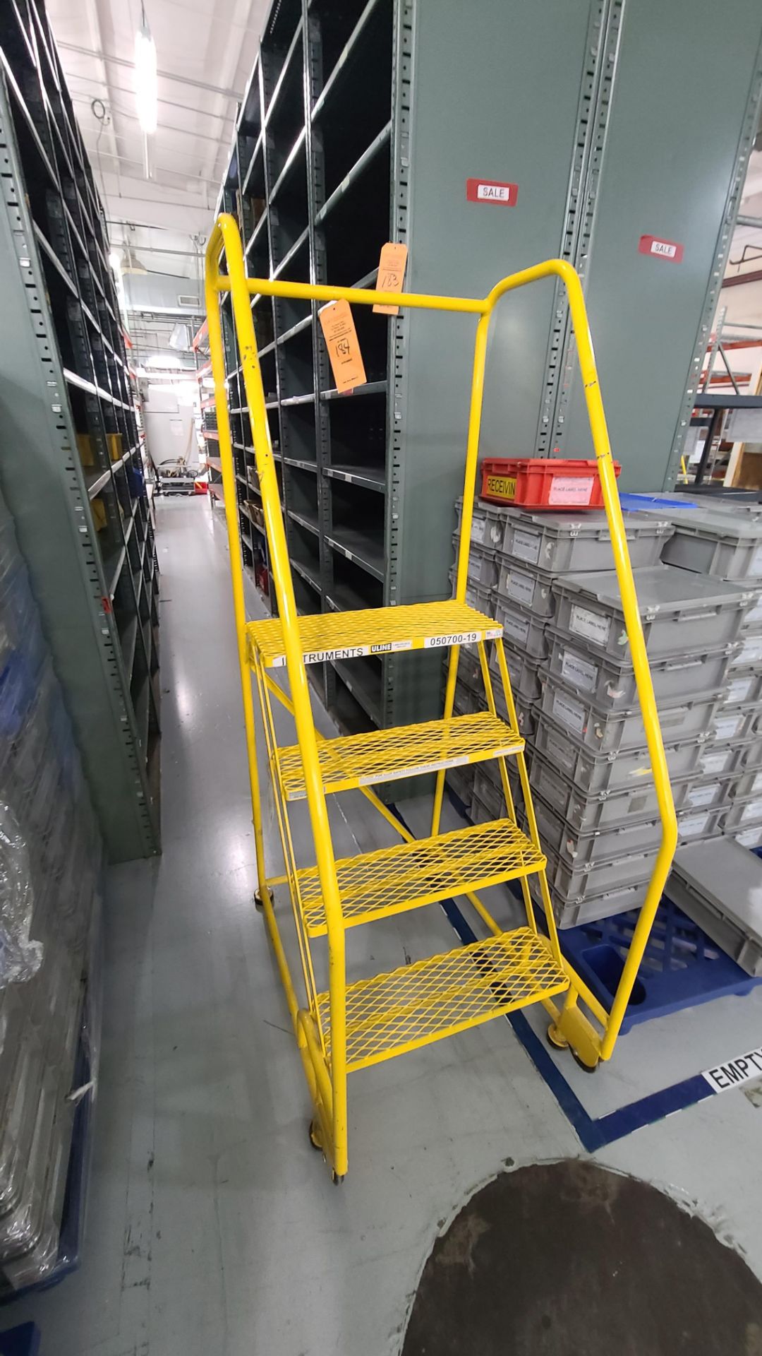 4' ULINE STEP LADDER