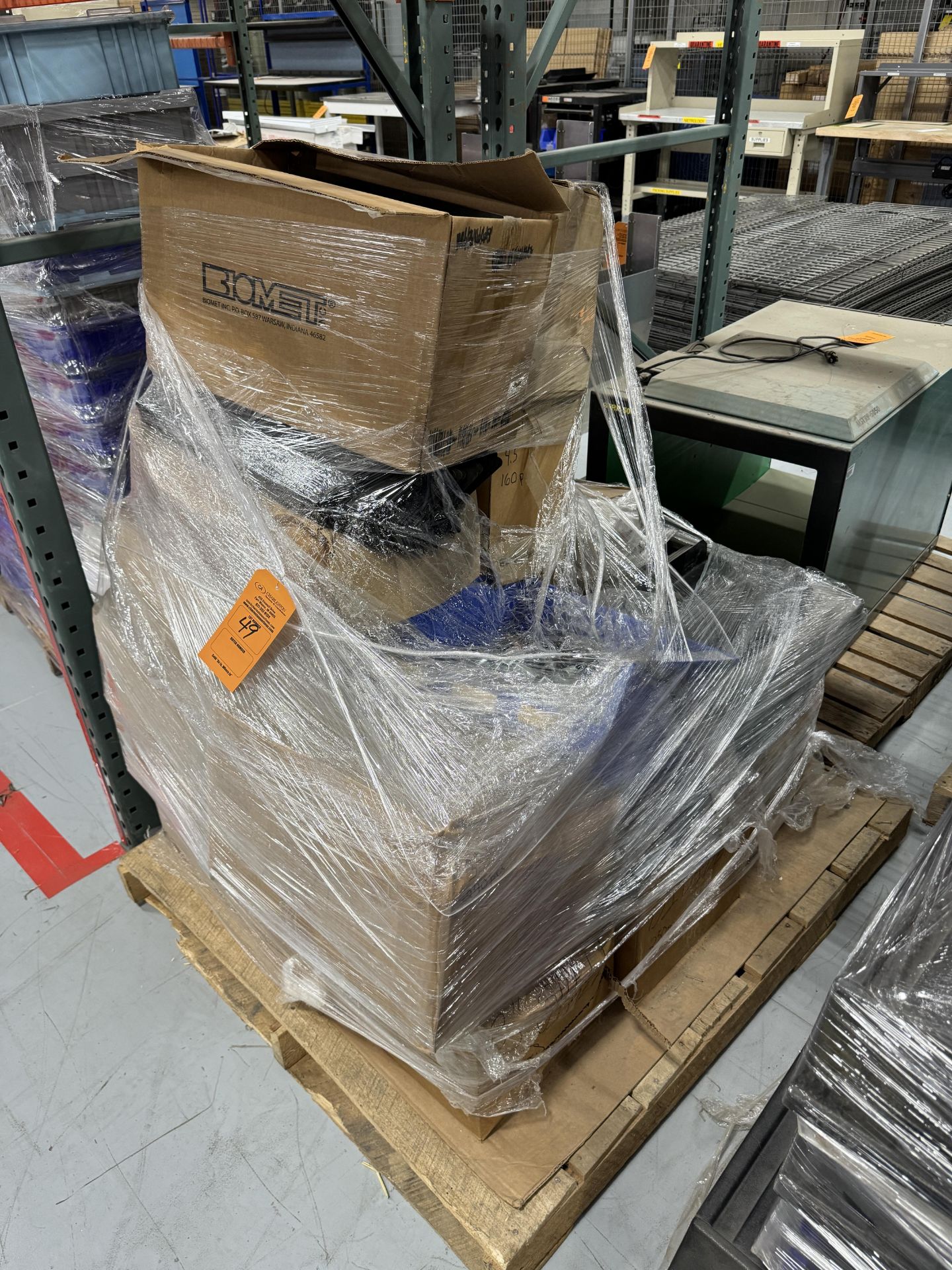 PALLET OF MISC PLASTIC BINS