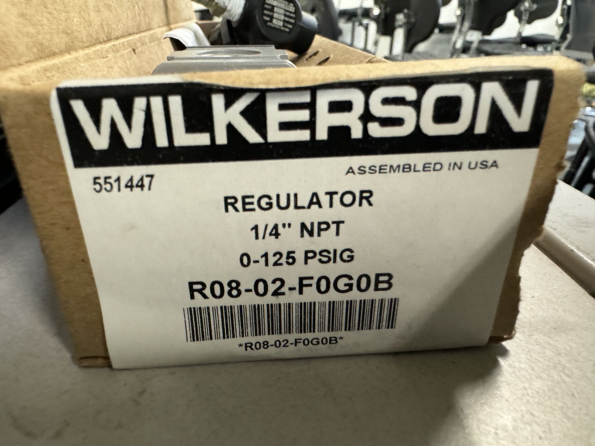 TOTE WITH ASSORTED PNEUMATIC HOSE AND WILKERSON 1/4" NPT REGULATOR - Image 5 of 5