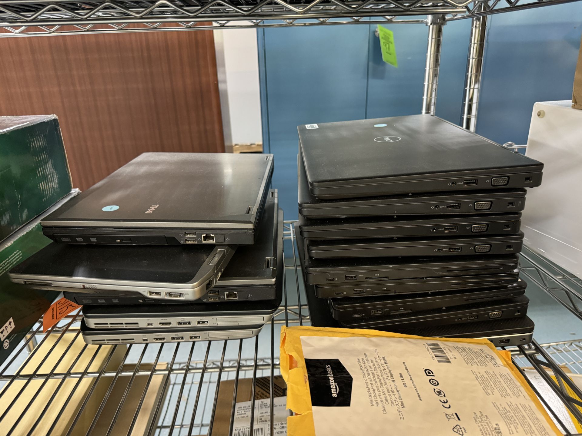 CONTENTS OF CART: (15) MONITORS3; (14) LAPTOPS (NO BATTERY OR HARD DRIVE); (2) APC BATTERY - Image 4 of 8