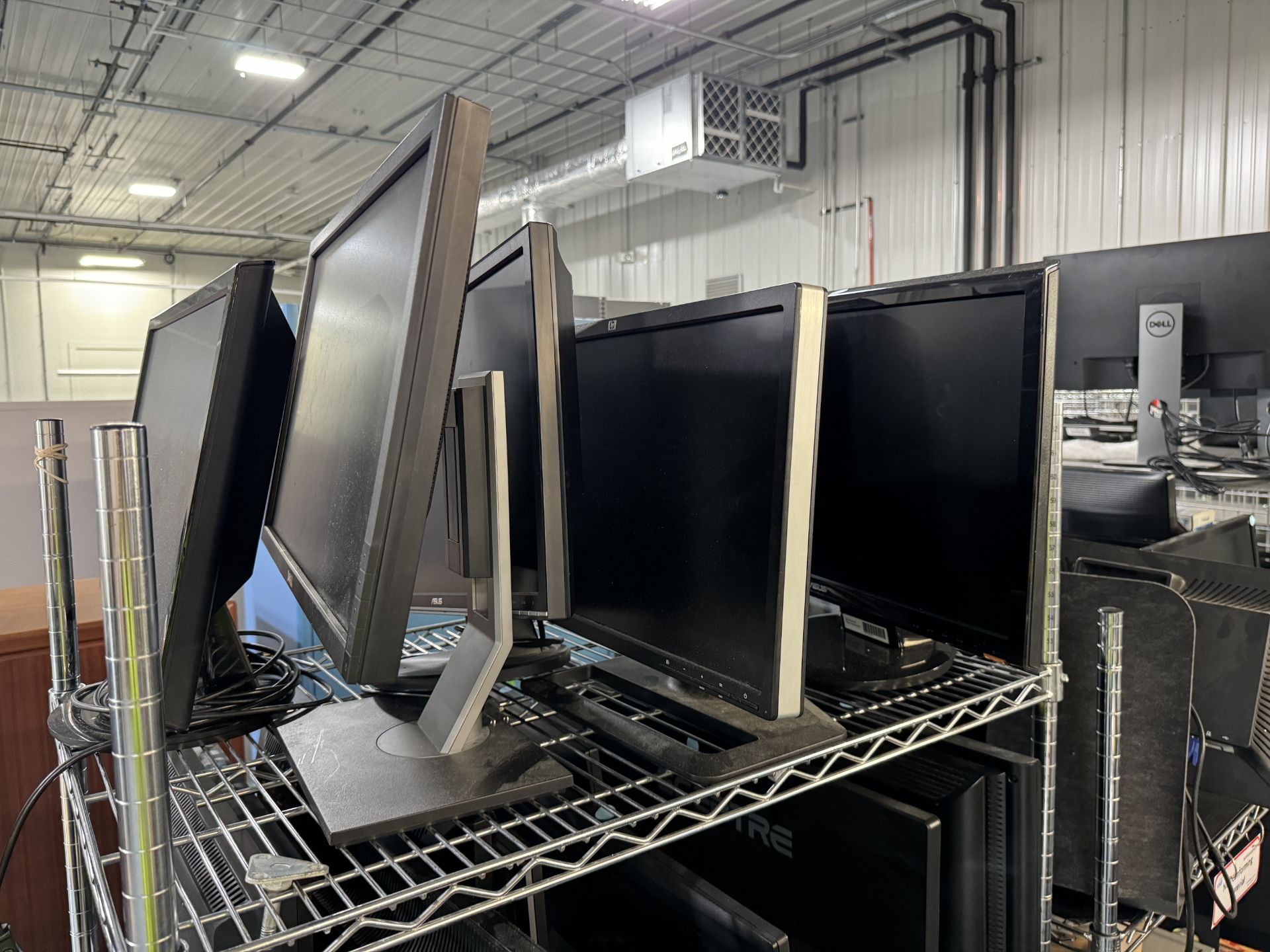 CONTENTS OF CART: (15) MONITORS3; (14) LAPTOPS (NO BATTERY OR HARD DRIVE); (2) APC BATTERY - Image 2 of 8