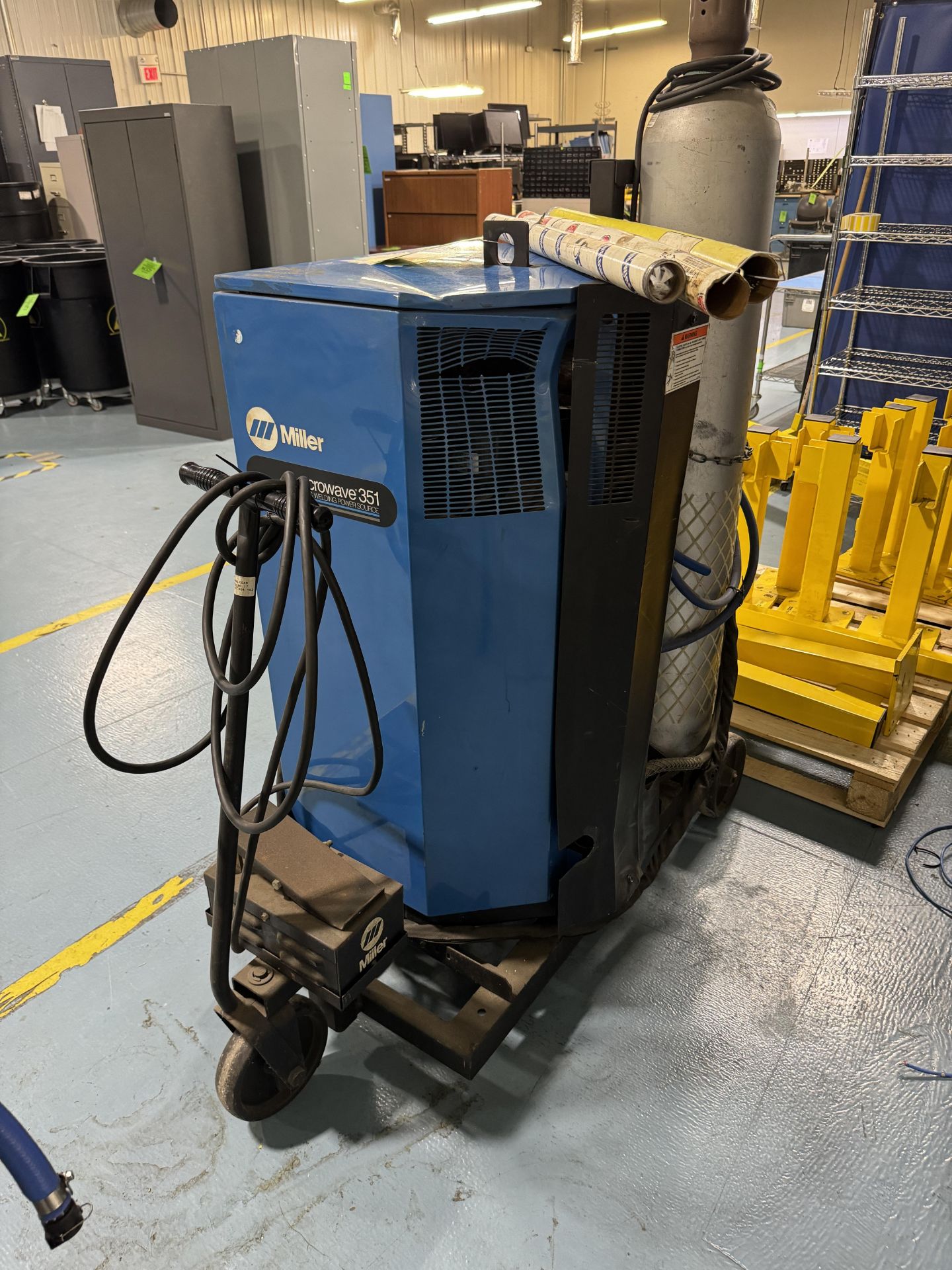 MILLER SYNCROWAVE 351 WELDER WITH WATERMATE 1A COOLING SYSTEM; 200/230/460V; 151/131/67 A; 1 PH/ - Image 4 of 6