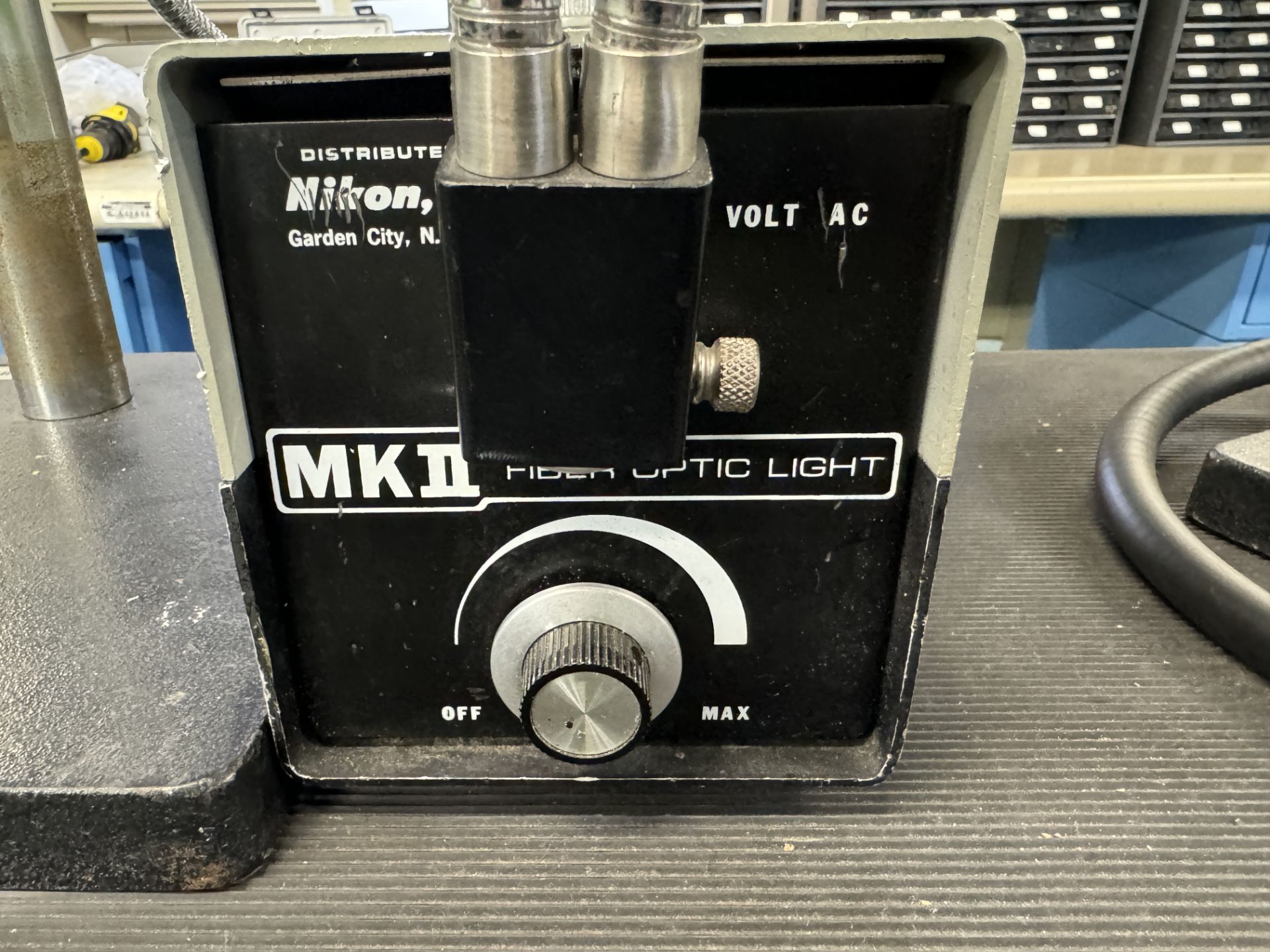 NIKON MKII FIBER OPTIC LIGHT SOURCE; BOUSCH AND LOMB MICROSCOPE STAND - Image 2 of 3