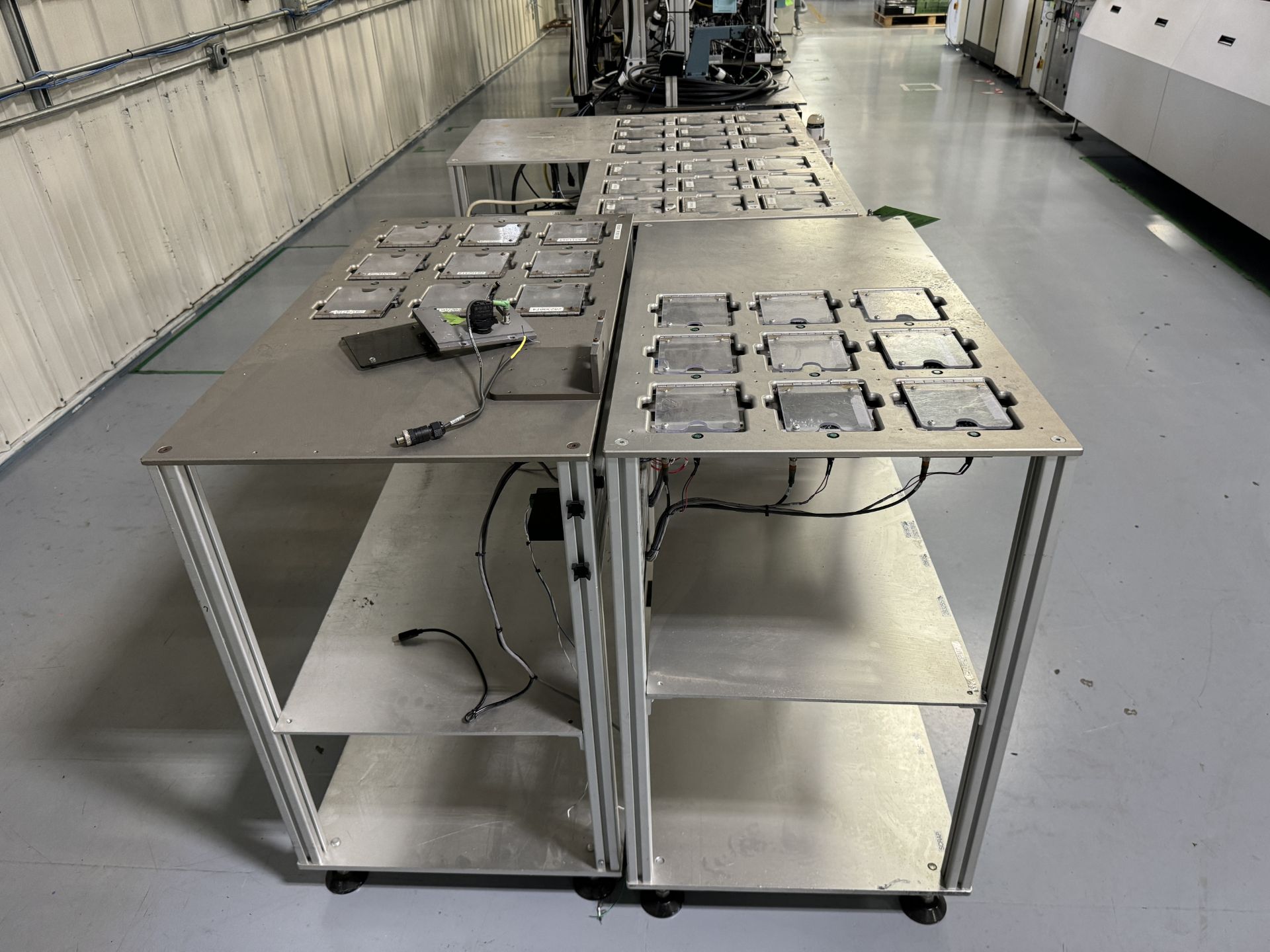 (4) POWERED SCREW ORGANIZING TABLES - Image 2 of 4