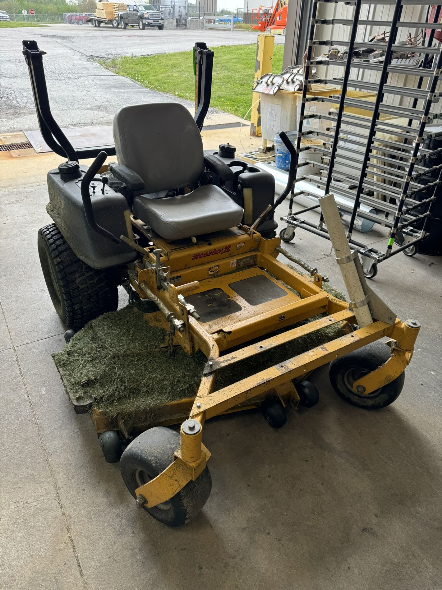 HUSTLER Z ZERO TURN RADIUS COMMERCIAL MOWER MODEL # 928861B WITH ROPS (AVAILABLE FOR PICK UP MID