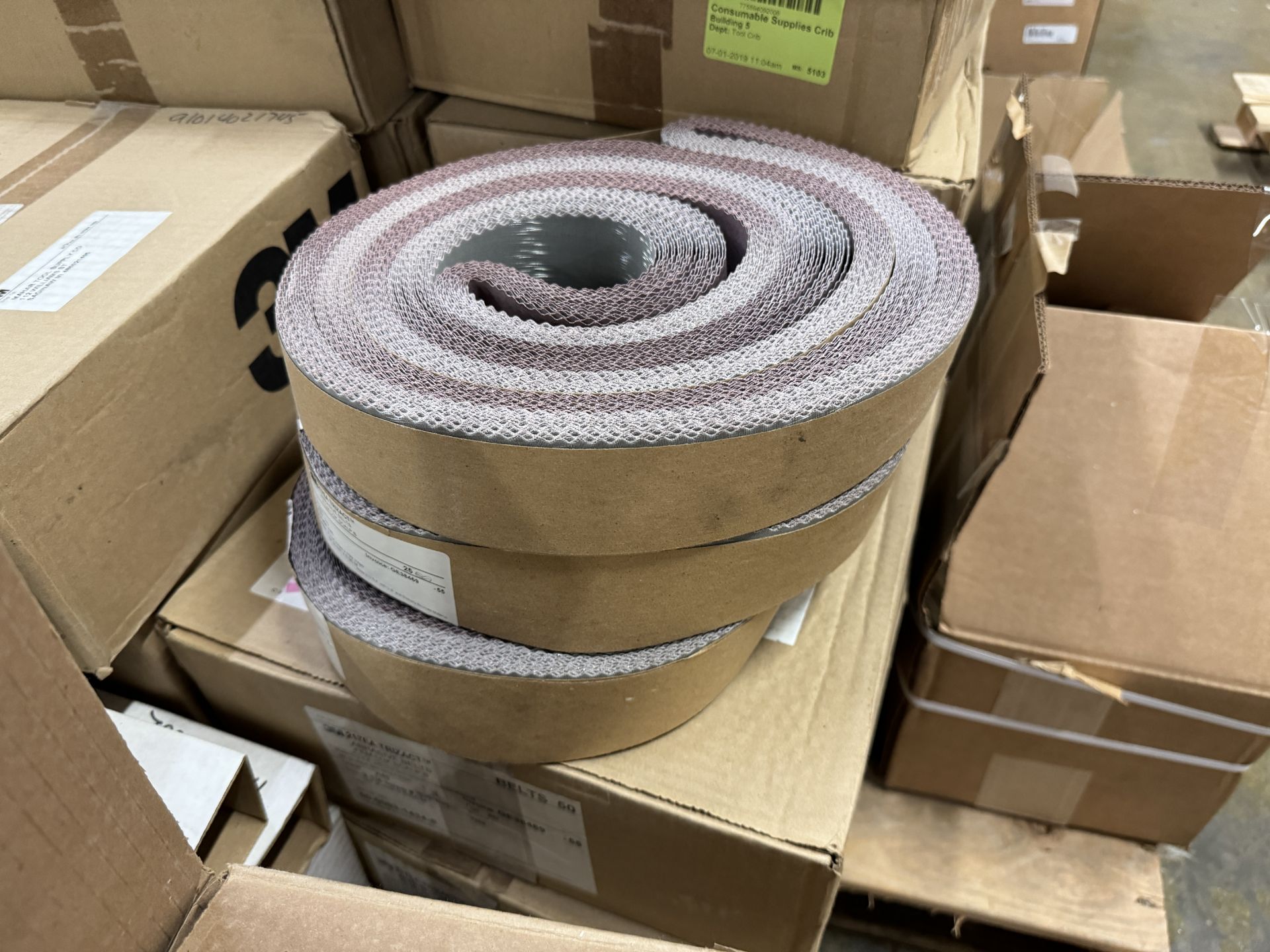 PALLET OF VARIOUS SANDING BELLS AND BAND SAW BLADES (AS PICTURED) - Image 2 of 6