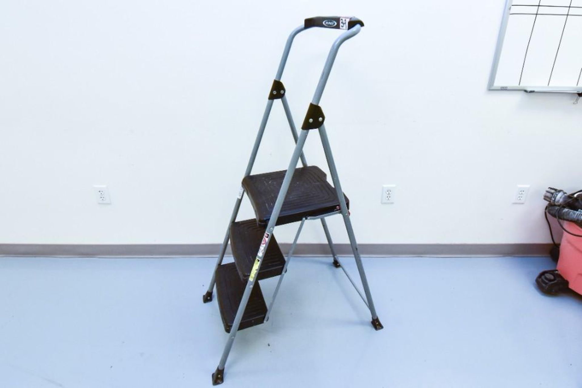 3 Step Standing Ladder