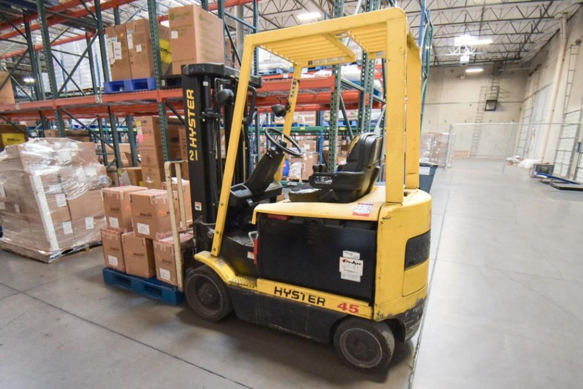 Hyster 45 Forklift w/ high frequency enforcer charger - Image 2 of 6