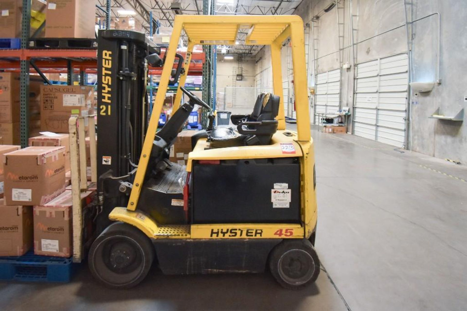 Hyster 45 Forklift w/ high frequency enforcer charger