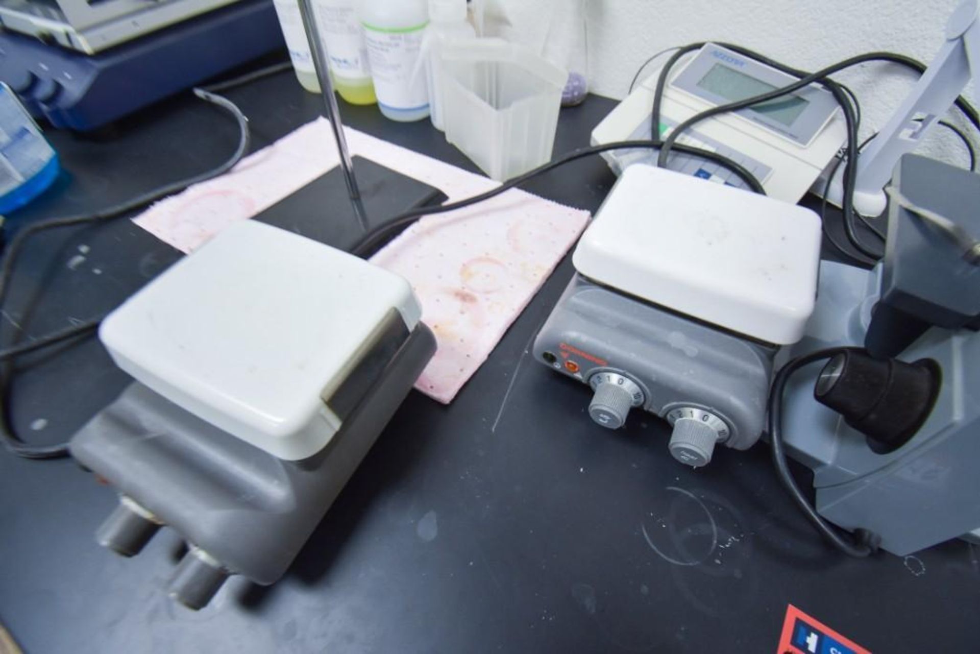 American Optical "One Sixty" Microscope and Magnetic Heat Stirrer - Image 2 of 5