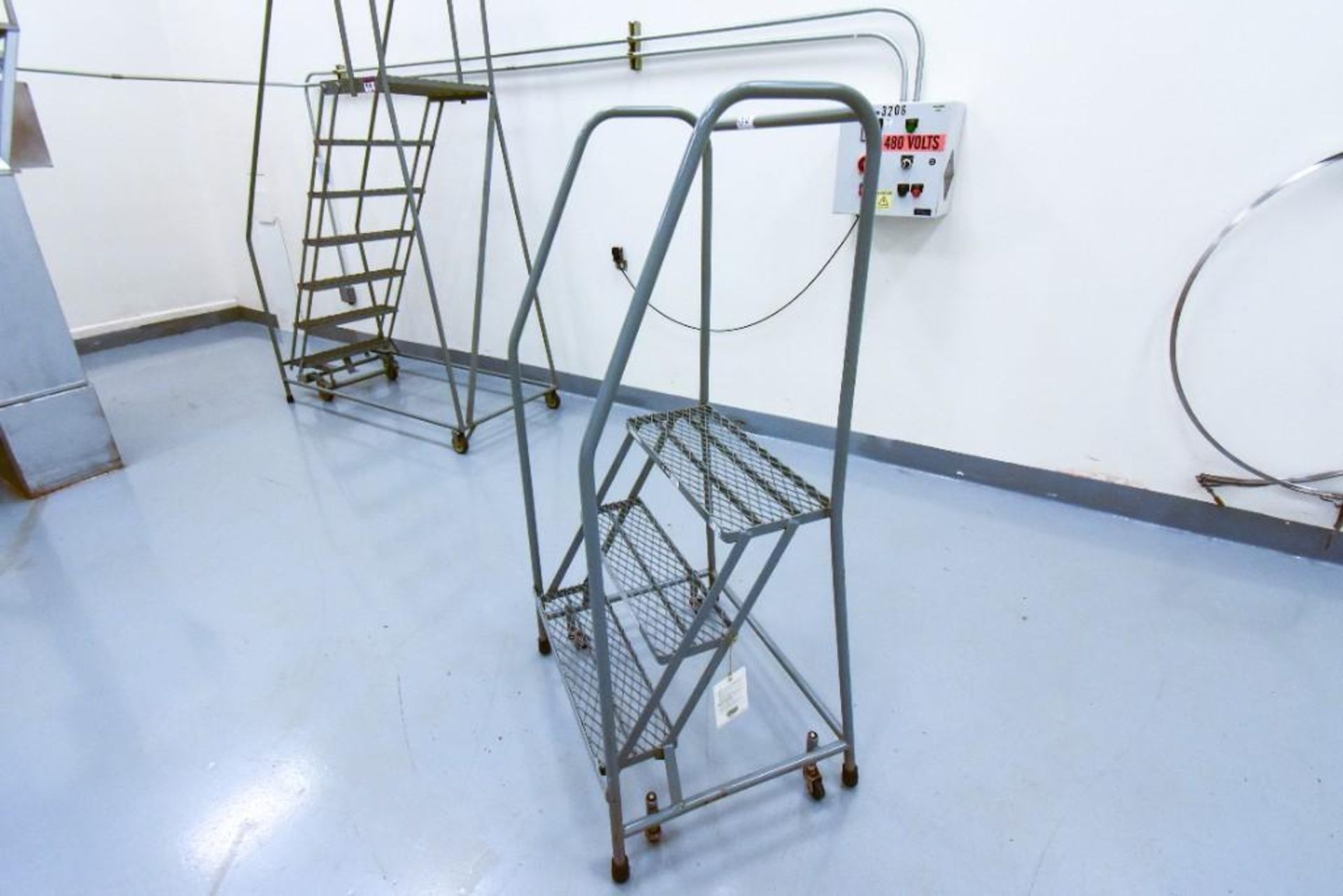 3 Step Standing Ladder