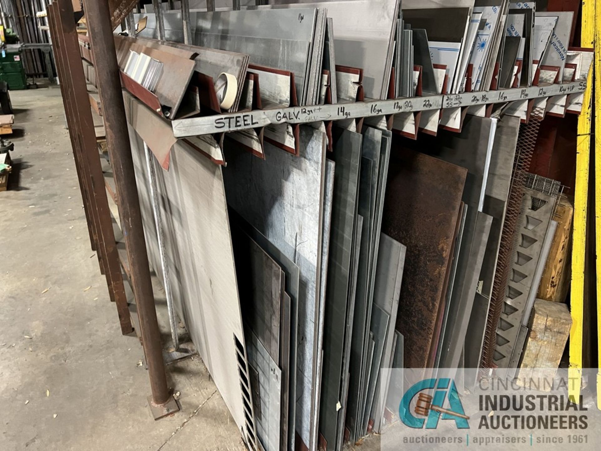 (LOT) MISCELLANEOUS STAINLES STEEL AND ALUMINUM SHEET MATERIAL INCLUDING (1) 4' X 12' .063-CLEAR - Bild 4 aus 8
