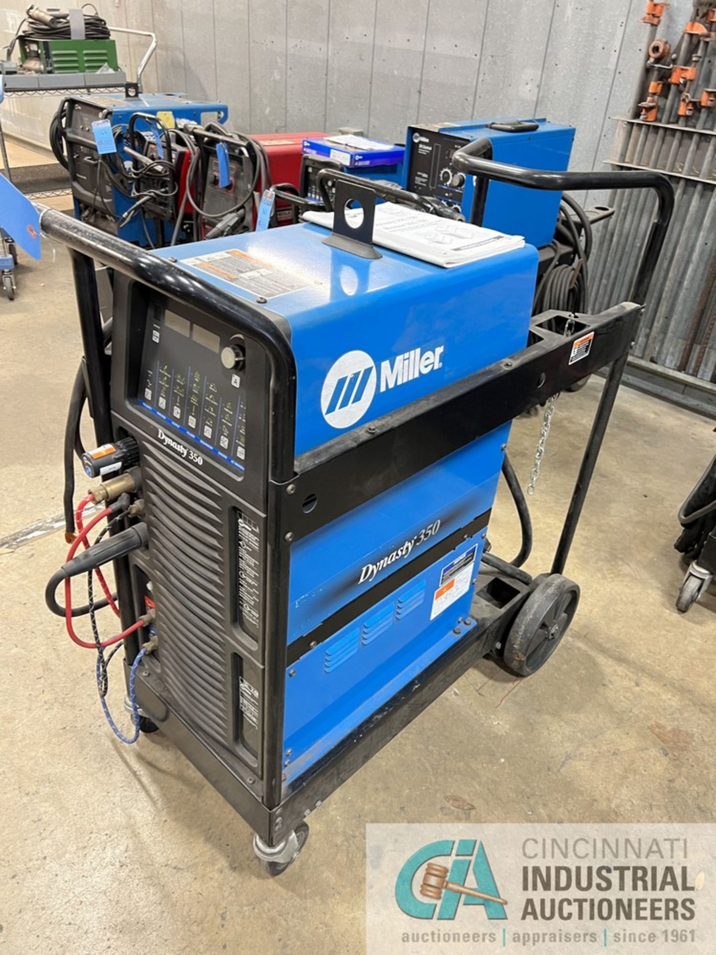 350 AMP MILLER DYNASTY 350 WELDER; S/N MD120289L, WITH CHILLER, FOOT PEDAL - Bild 3 aus 7