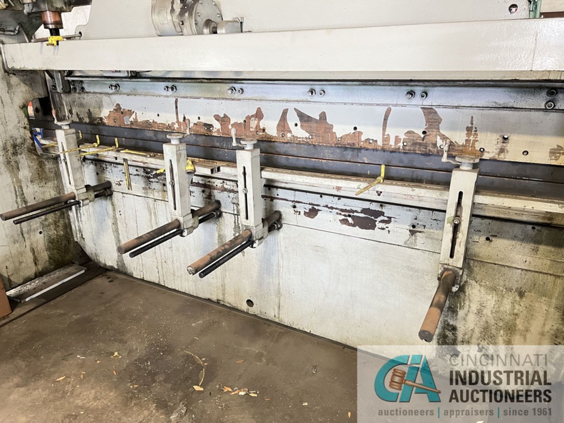 60 TON X 12' CHICAGO MODEL 1012L MECHANICAL BRAKE PRESS; S/N L11136, 14 GA. - Image 4 of 9