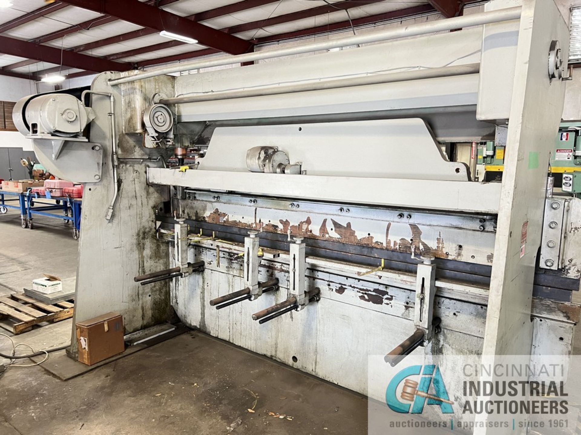 60 TON X 12' CHICAGO MODEL 1012L MECHANICAL BRAKE PRESS; S/N L11136, 14 GA. - Image 3 of 9