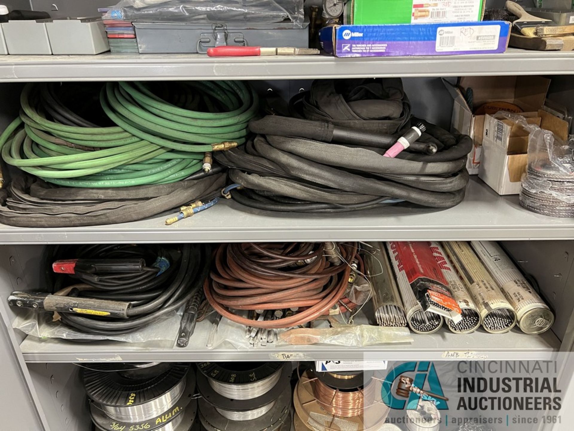 (LOT) WELDING SUPPLIES INCLUDING WIRE, HOSE, RODS - Bild 3 aus 4