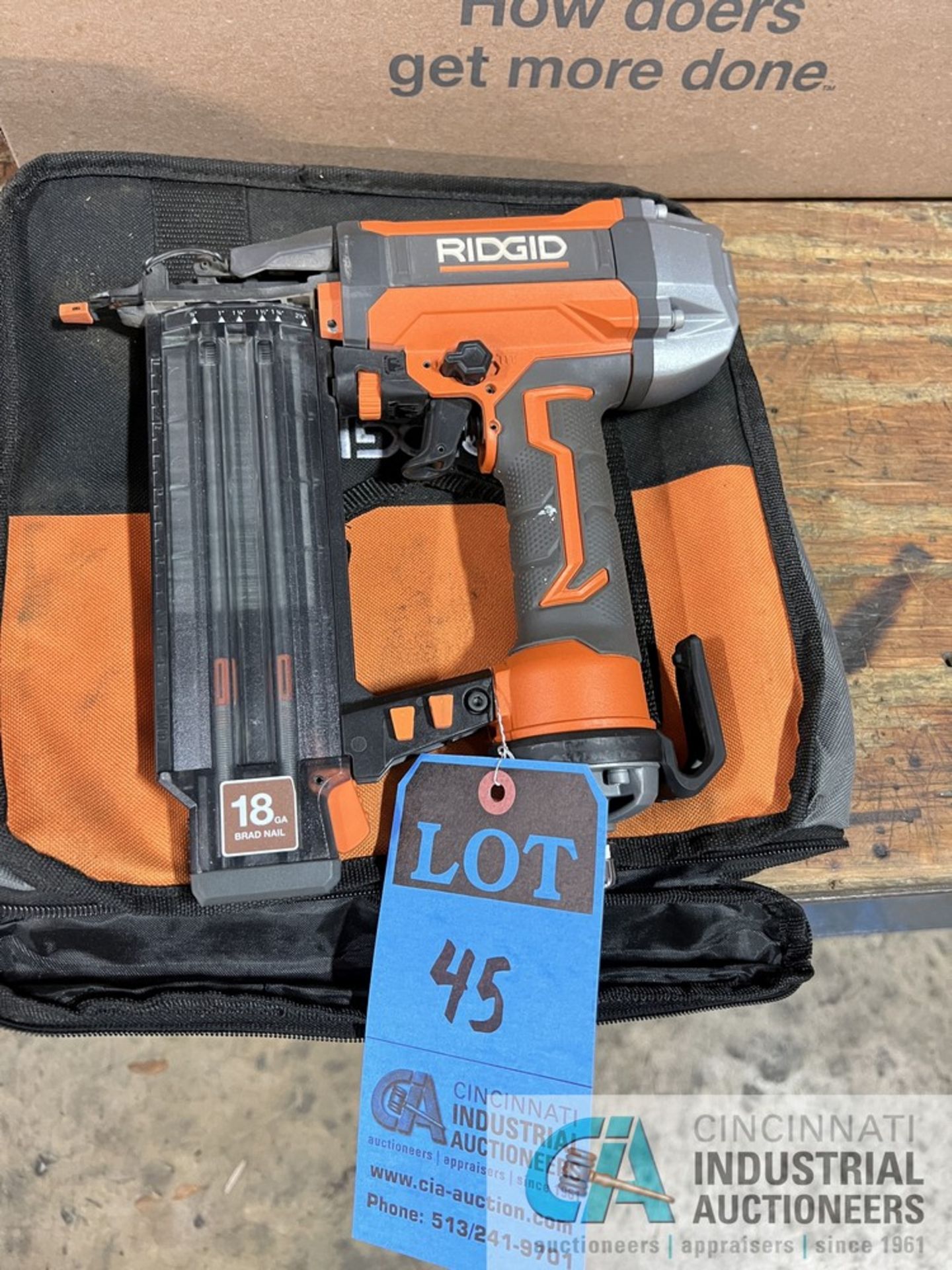 18 GAUGE RIDGID PNEUMATIC NAIL GUN