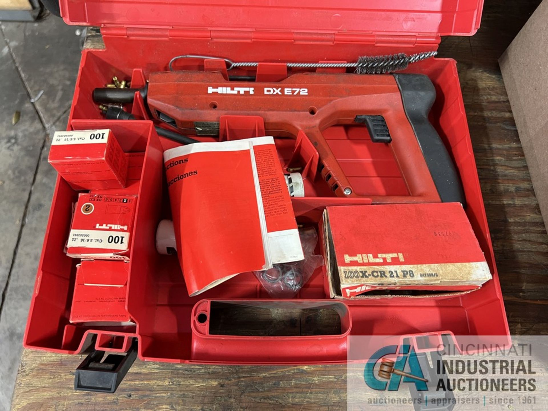 HILTI MODEL DXE72 POWERED ACTUATED FASTENER