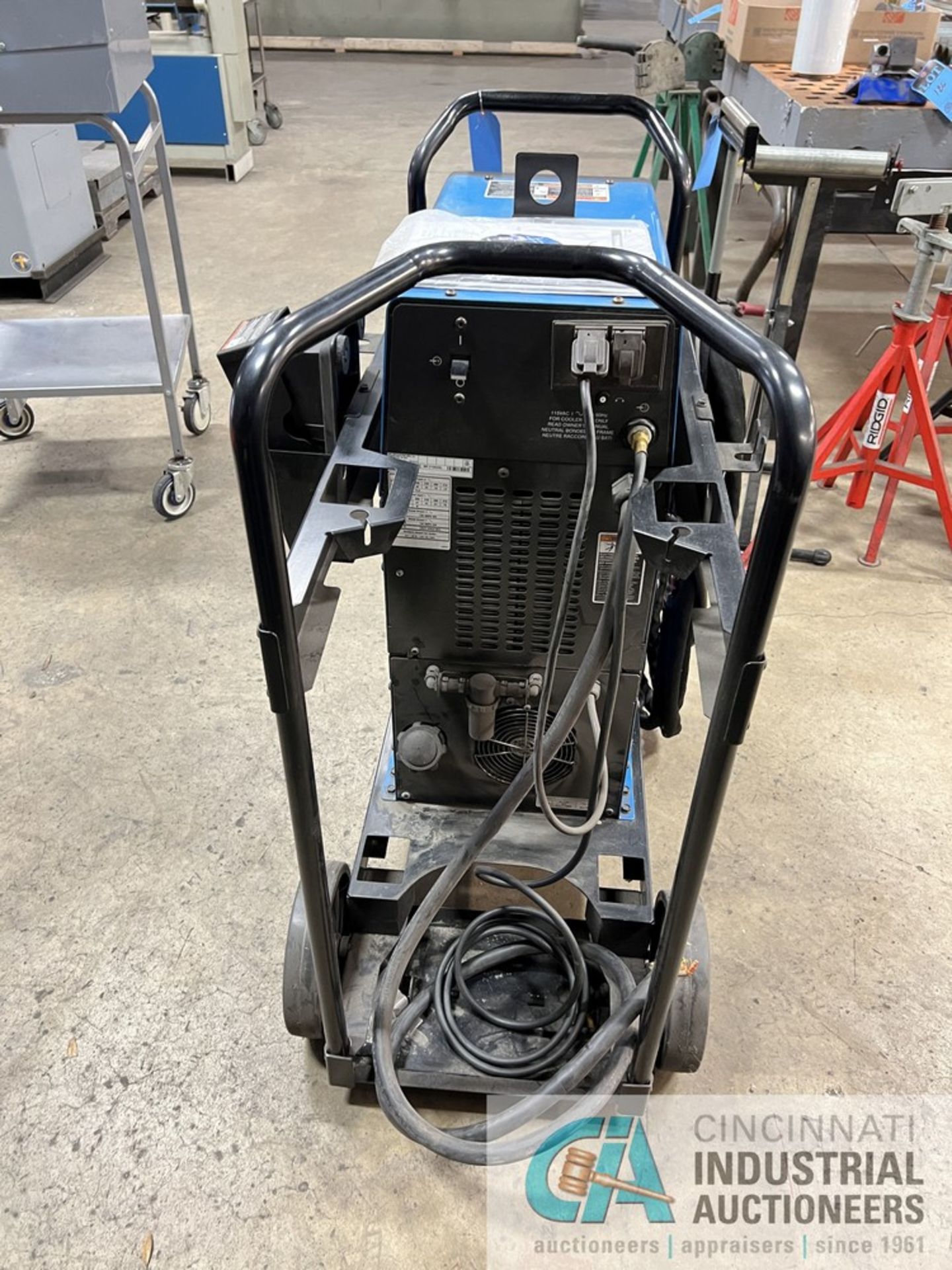 350 AMP MILLER DYNASTY 350 WELDER; S/N MF310609L, WITH CHILLER, FOOT PEDAL - Bild 3 aus 6