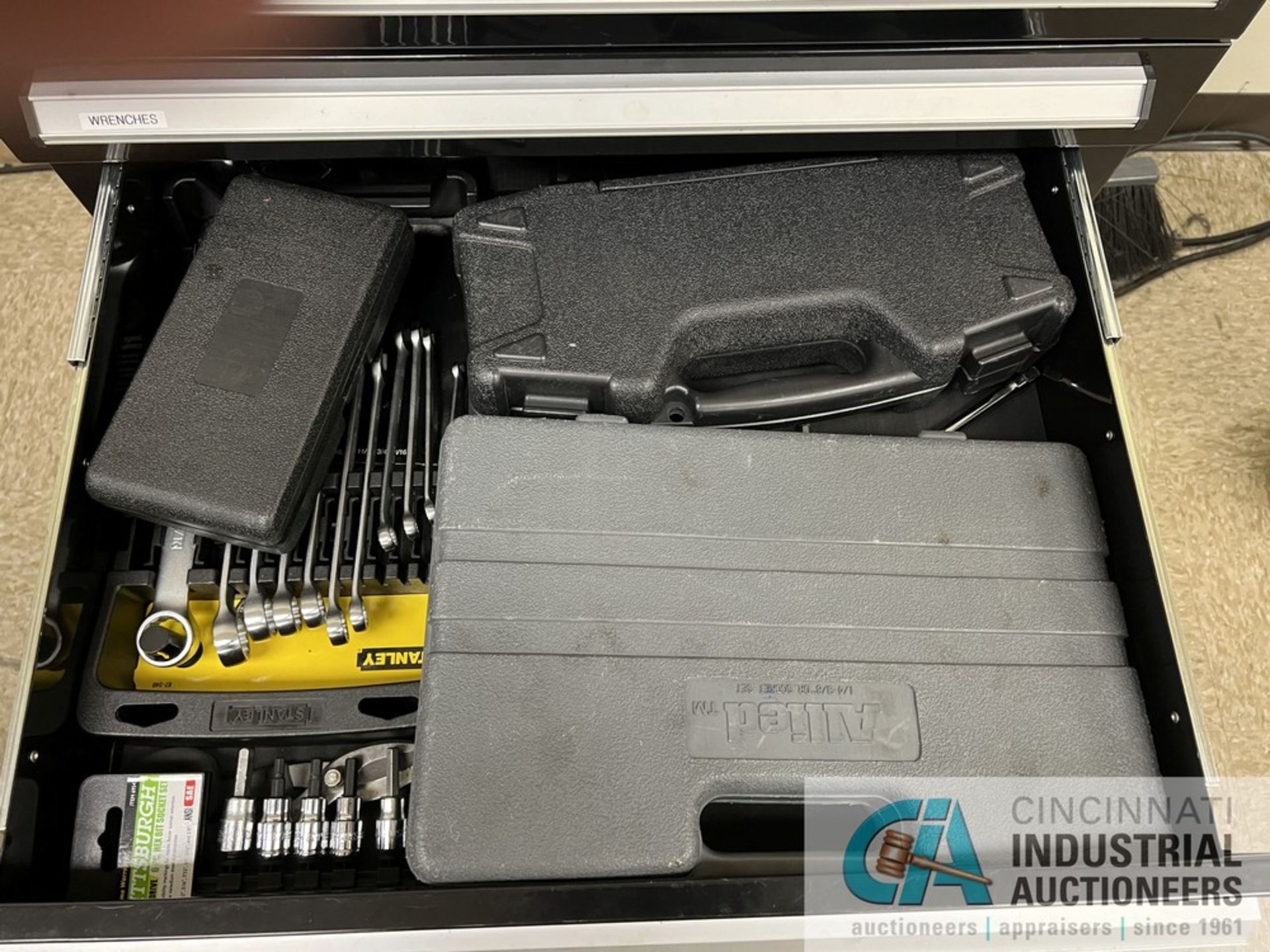 11-DRAWER HUSKY TOOLBOX WITH TOOLS (ENG LAB) - Image 9 of 11