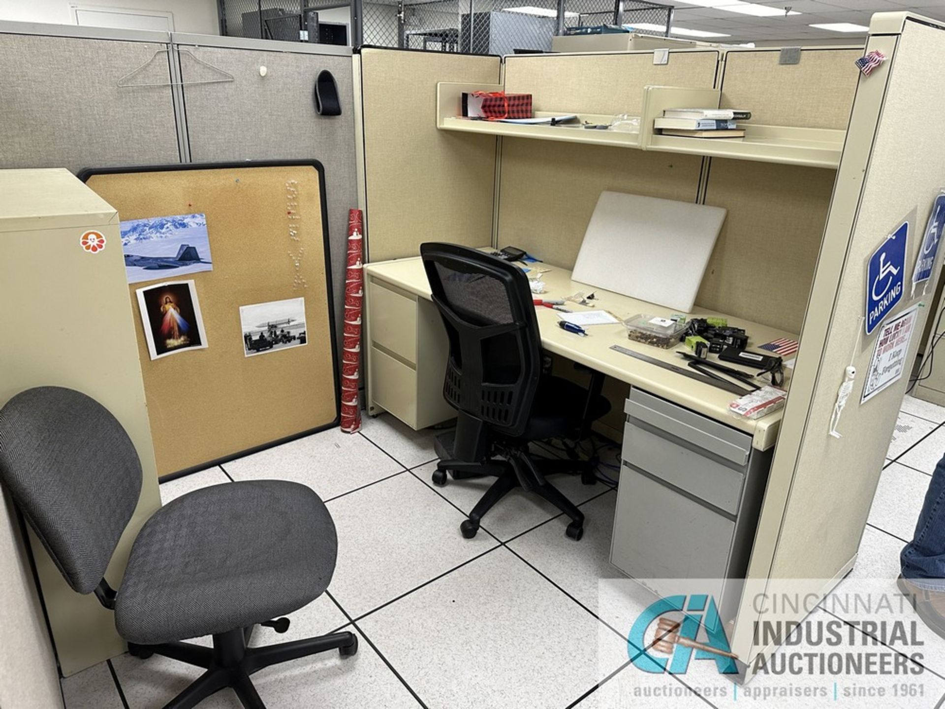 (LOT) CONTENTS OF OFFICE AREA (JASM) - Bild 7 aus 11