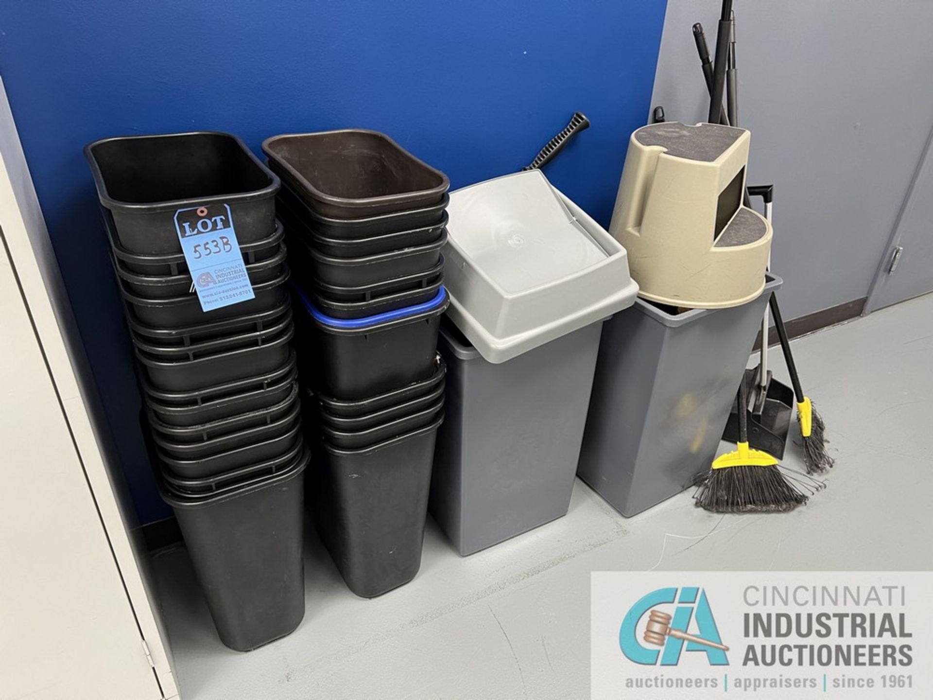 (LOT) WASTE BASKETS