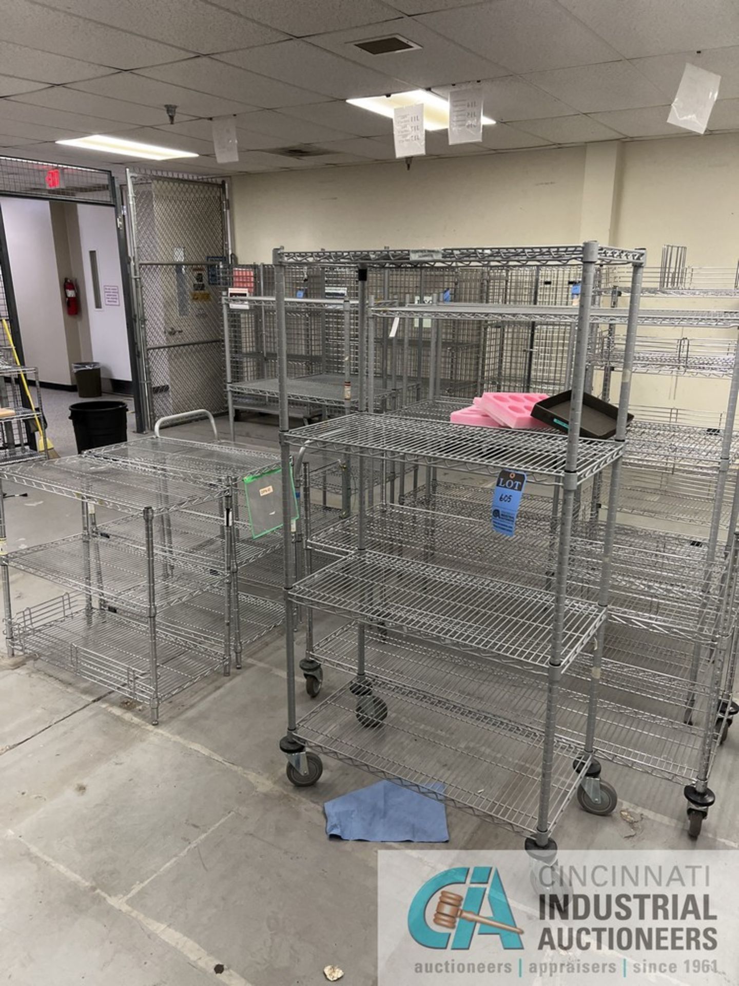 (LOT) MISCELLANEOUS WIRE SHELVING (BOND)