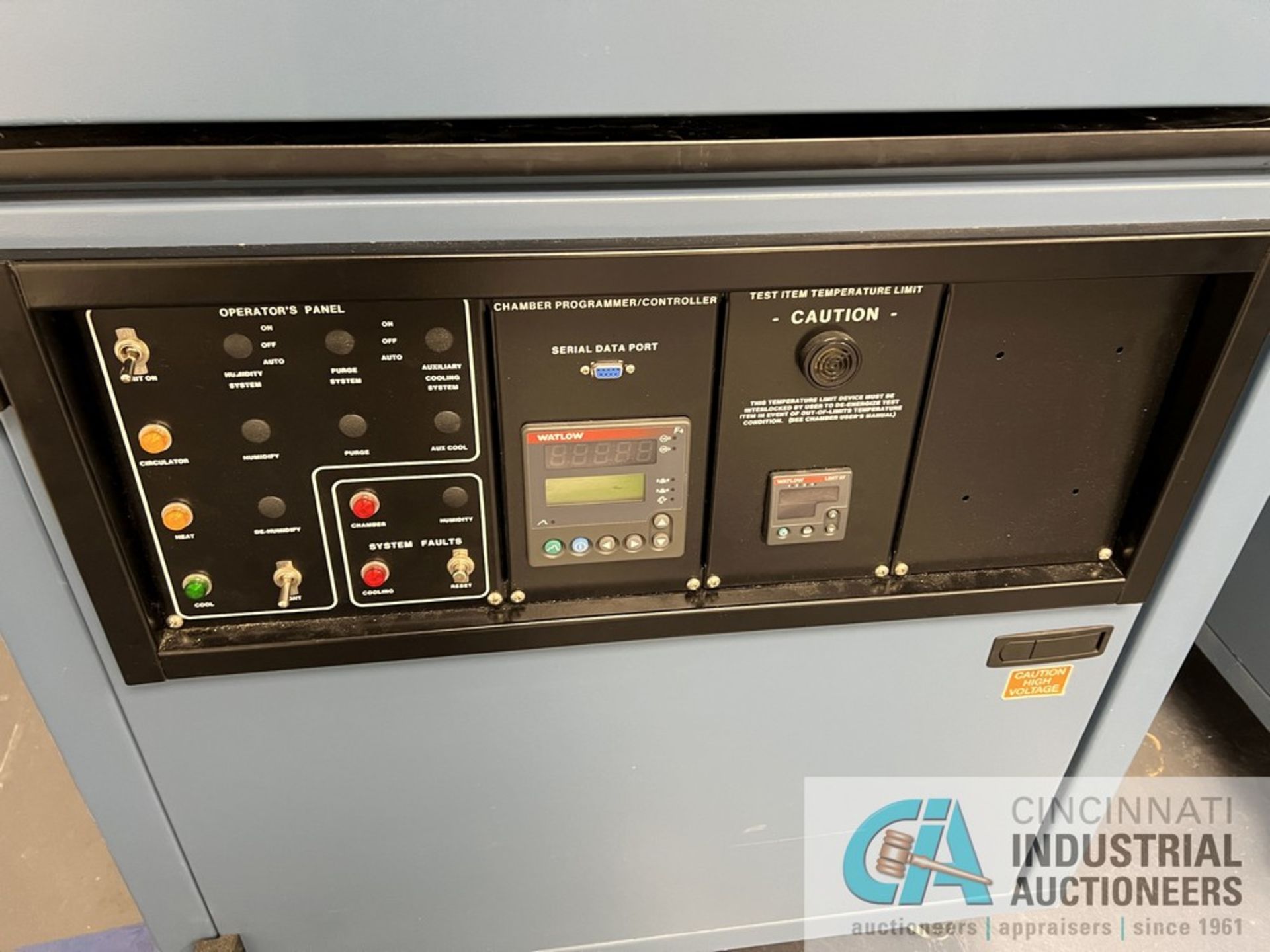 RTP MODEL GB-8-105-105 ENVIRONMENTAL CHAMBER; S/N 09043516, WITH HONEYWELL HUMIDITY CHART - Image 2 of 4