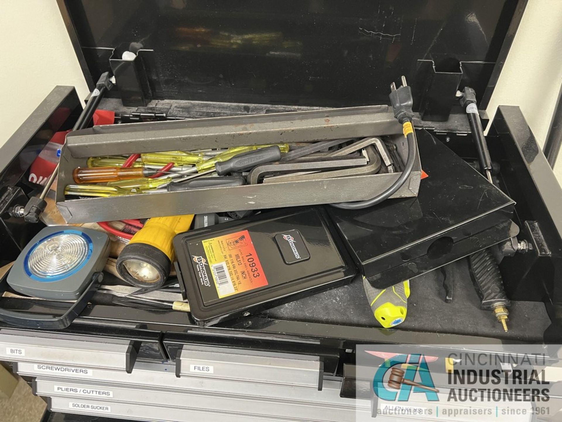 11-DRAWER HUSKY TOOLBOX WITH TOOLS (ENG LAB) - Image 2 of 11