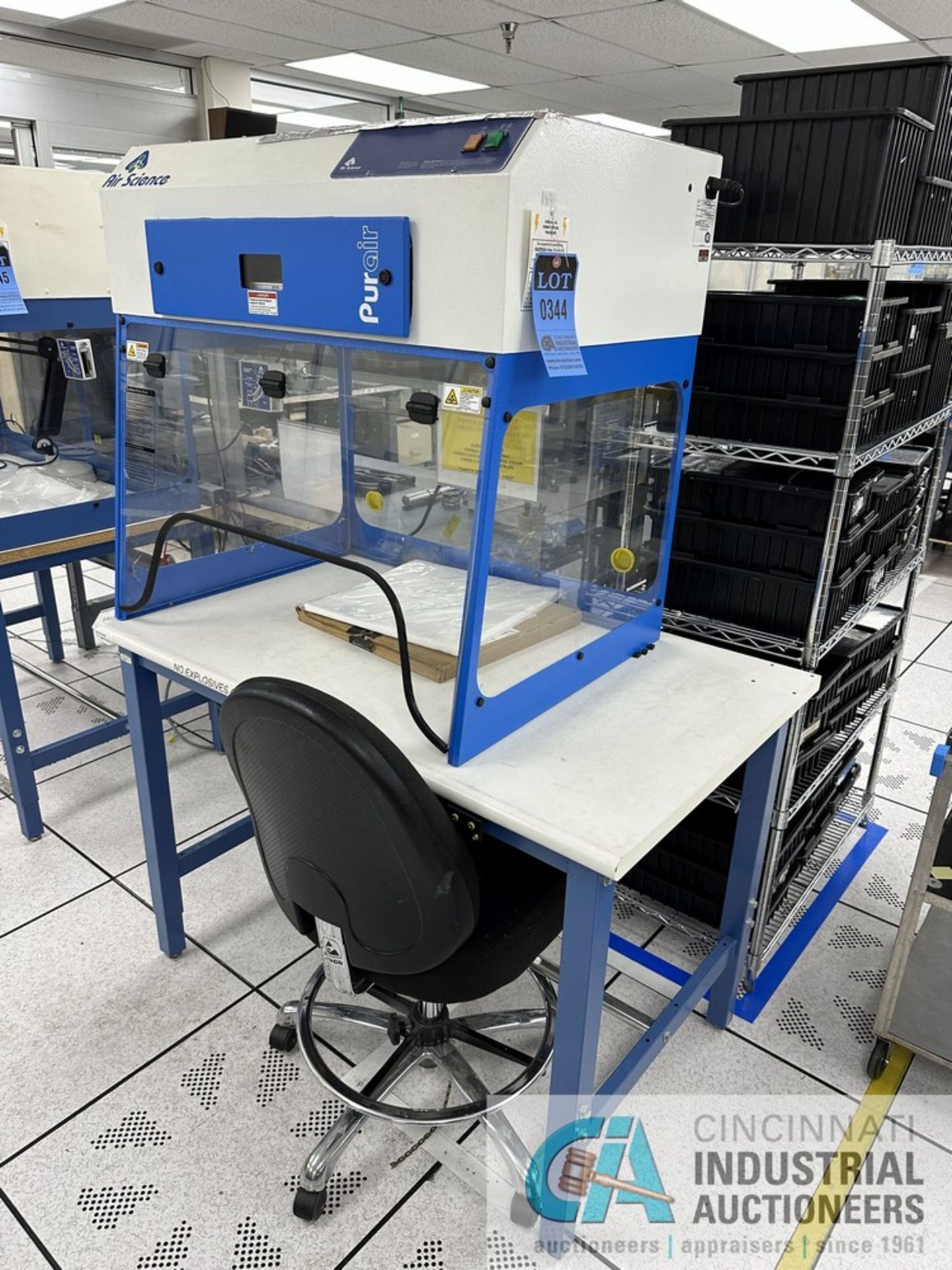 WORKBENCH W/ AIR SCIENCE FUME HOOD (JASM)