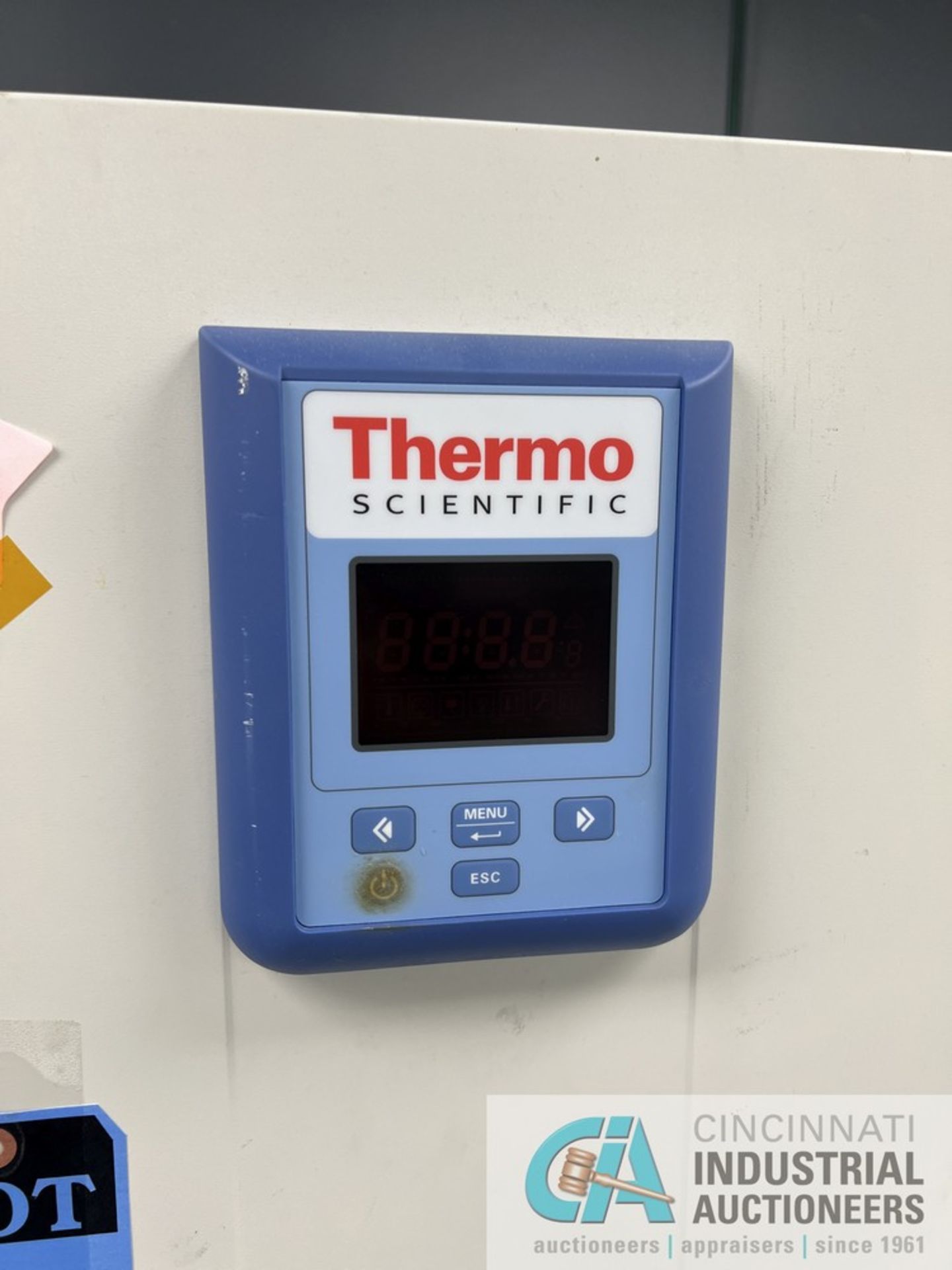 THERMO SCIENTIFIC MODEL HERATHERM OMS180 INDUSTRIAL OVEN; S/N 42473604, 20" X 20" X 28" CHAMBER ( - Image 2 of 4