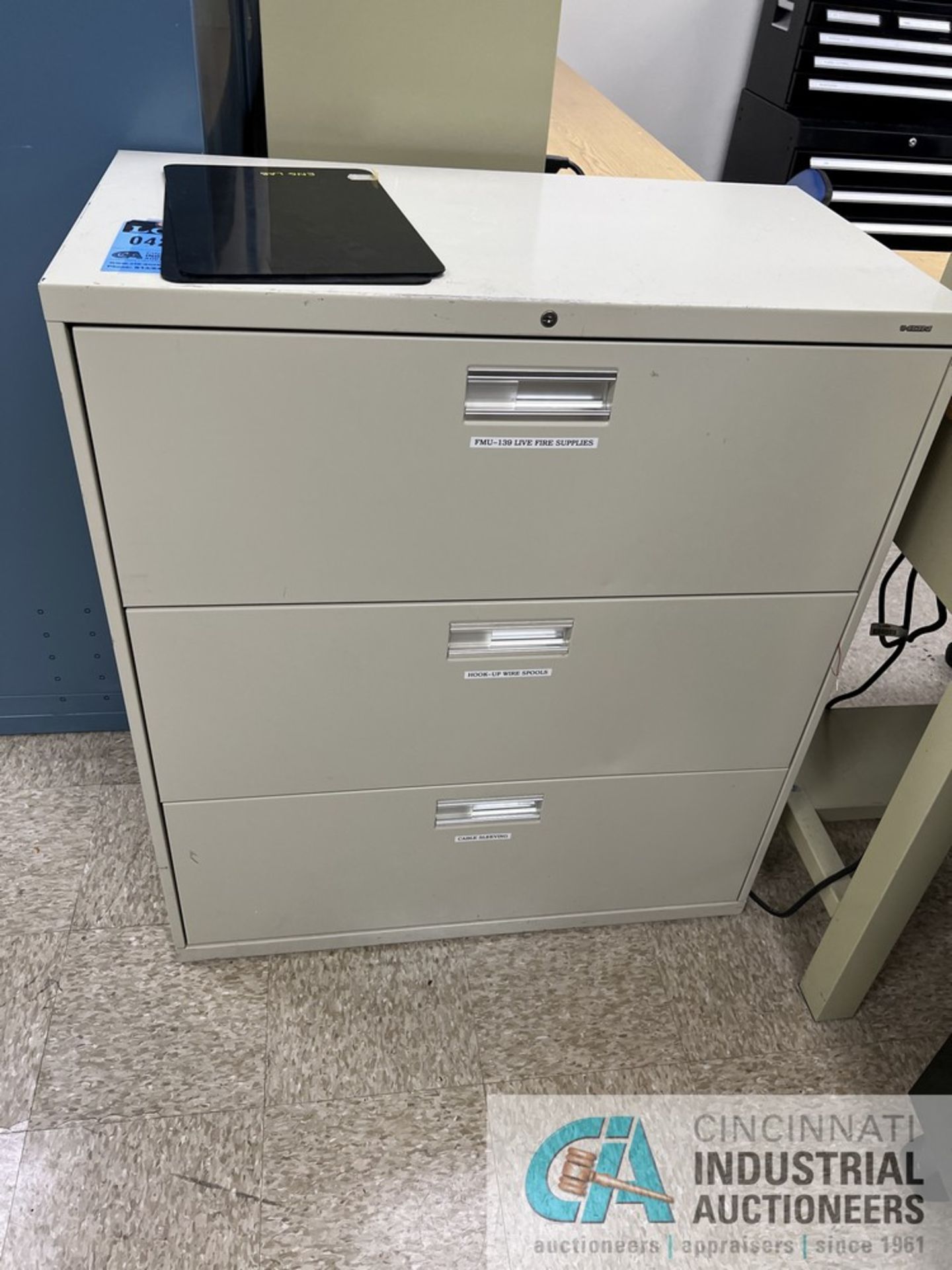 (LOT) 3-DRAWER CABINET WITH WIRE AND HARDWARE AND 2-DOOR CABINET (ENG LAB)
