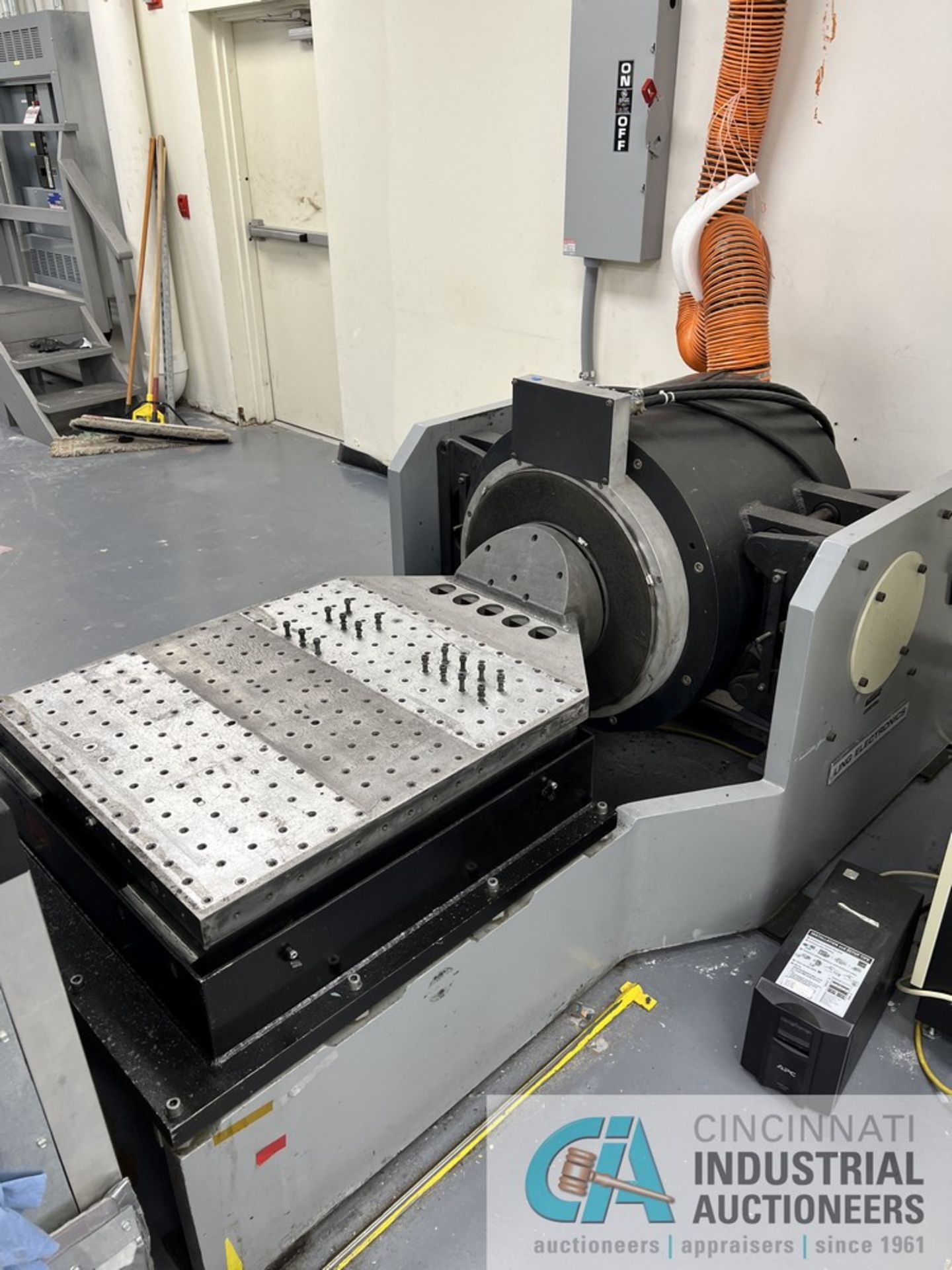 LING ELECTRONICS MODEL A395 VIBRATION TABLE; S/N 87, WITH DODSON VIBRATION TEST EQUIPMENT DATA - Image 2 of 7