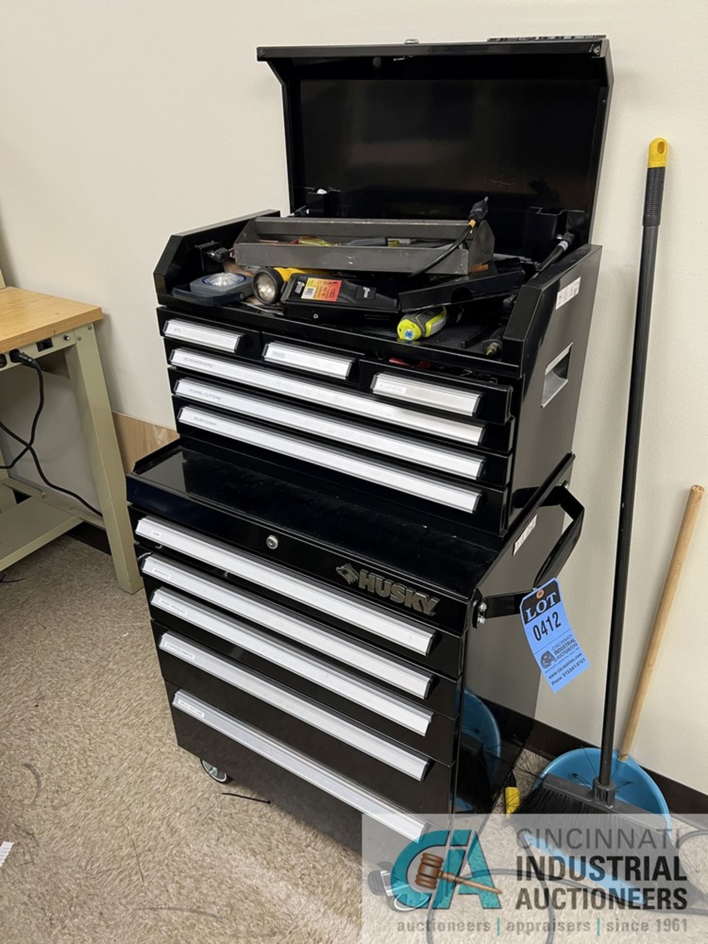 11-DRAWER HUSKY TOOLBOX WITH TOOLS (ENG LAB)