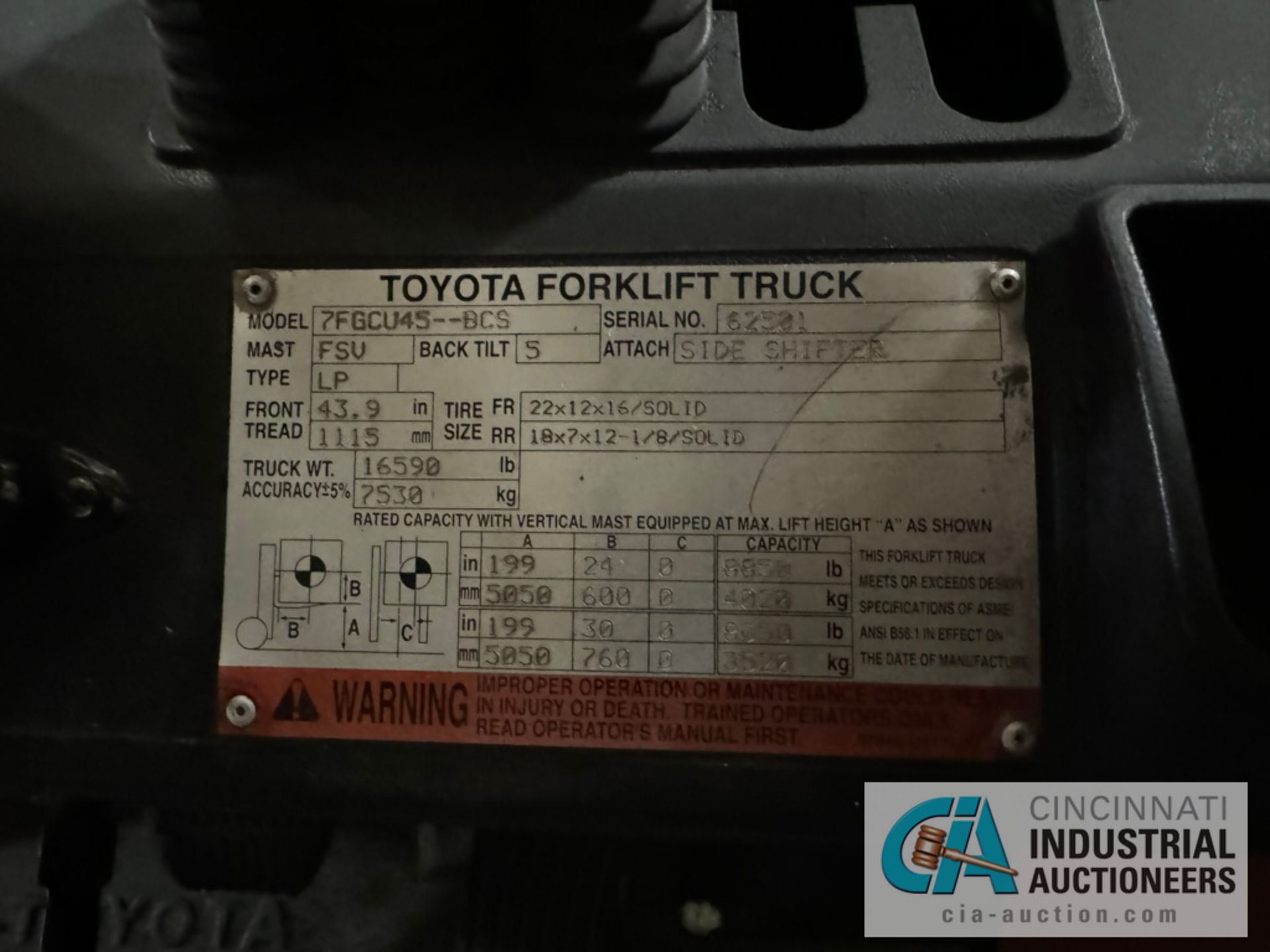 9,000 Lb. Toyota LPG Forklift, Model 7FGCU45-BCS, LP, Side Sift, Solid Tire, 199" Max Lift, 3,048 ho - Image 3 of 12