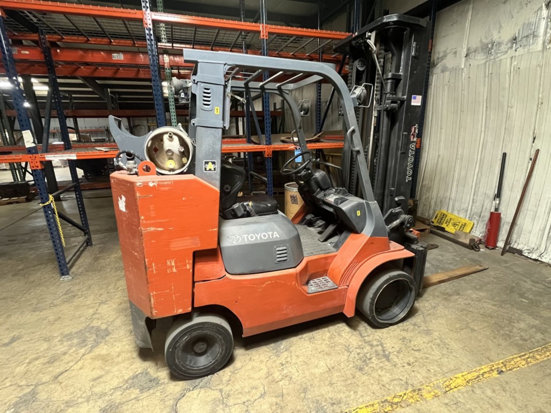 9,000 Lb. Toyota LPG Forklift, Model 7FGCU45-BCS, LP, Side Sift, Solid Tire, 199" Max Lift, 3,048 ho - Image 7 of 12