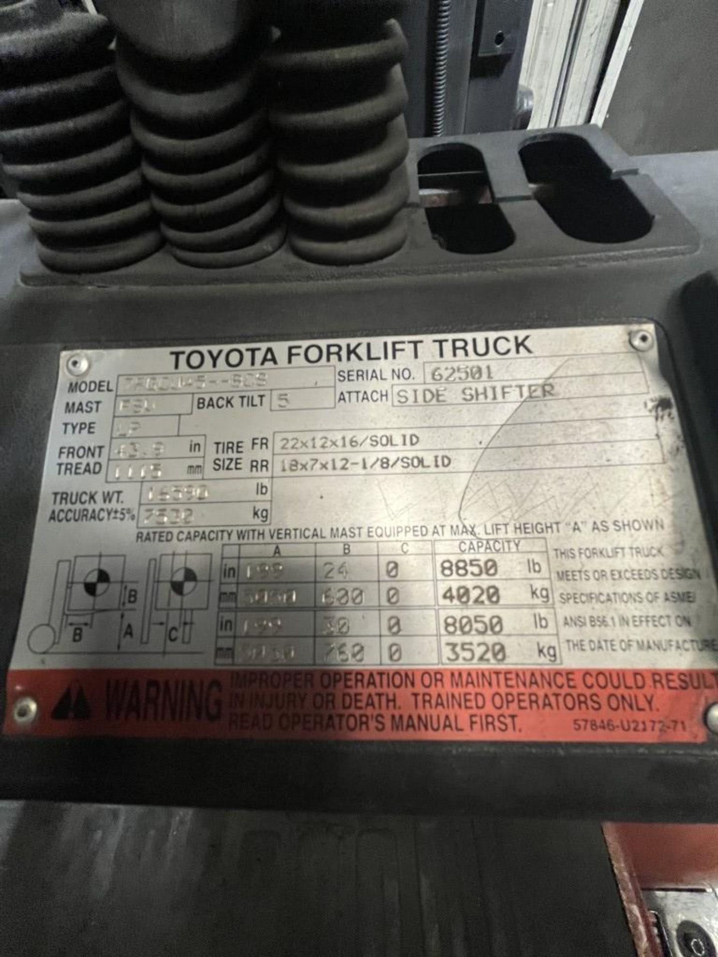 9,000 Lb. Toyota LPG Forklift, Model 7FGCU45-BCS, LP, Side Sift, Solid Tire, 199" Max Lift, 3,048 ho - Image 10 of 12
