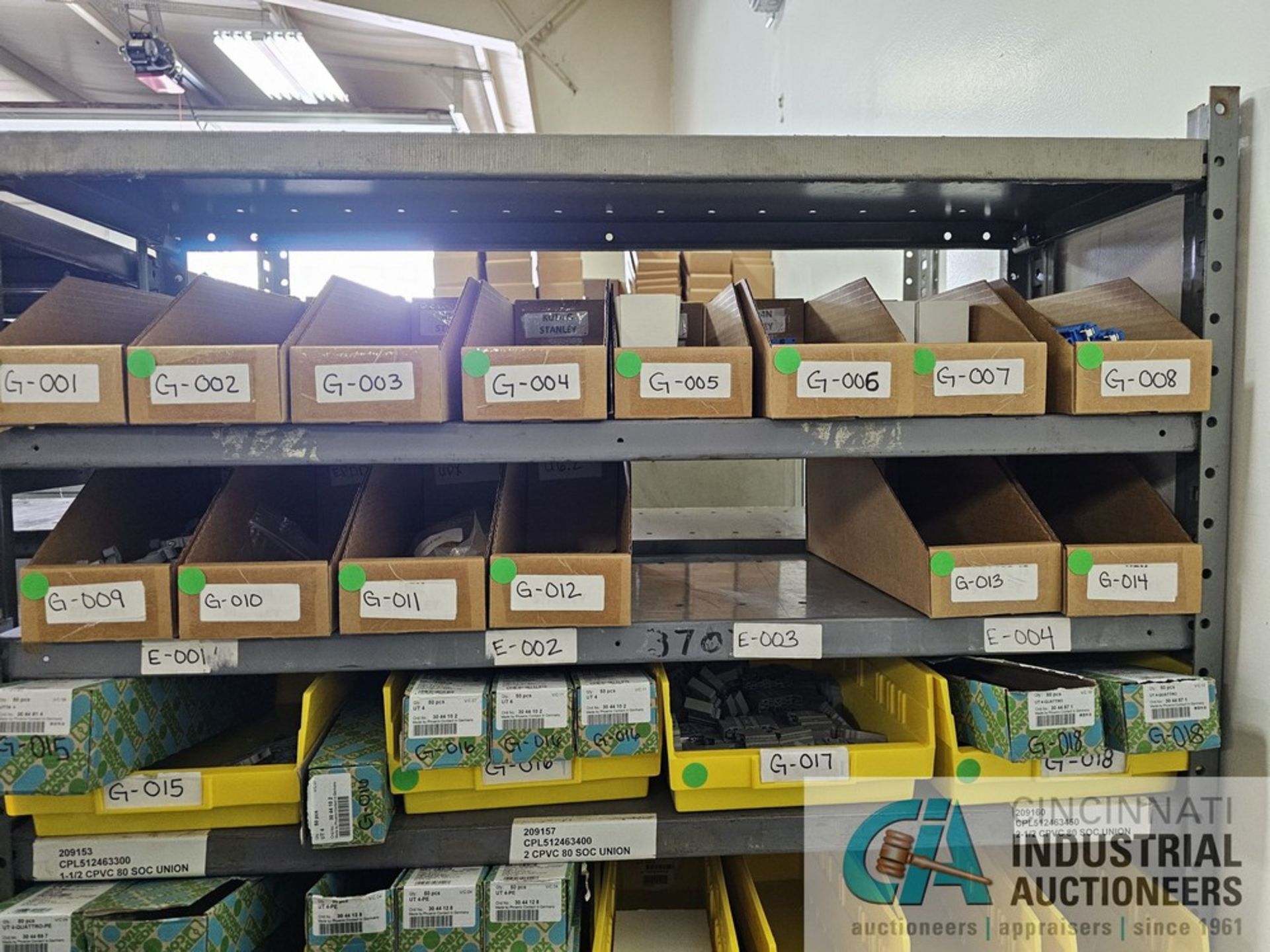 SECTIONS OF SHELVING WITH ELECTRICAL ITEMS - Image 10 of 12