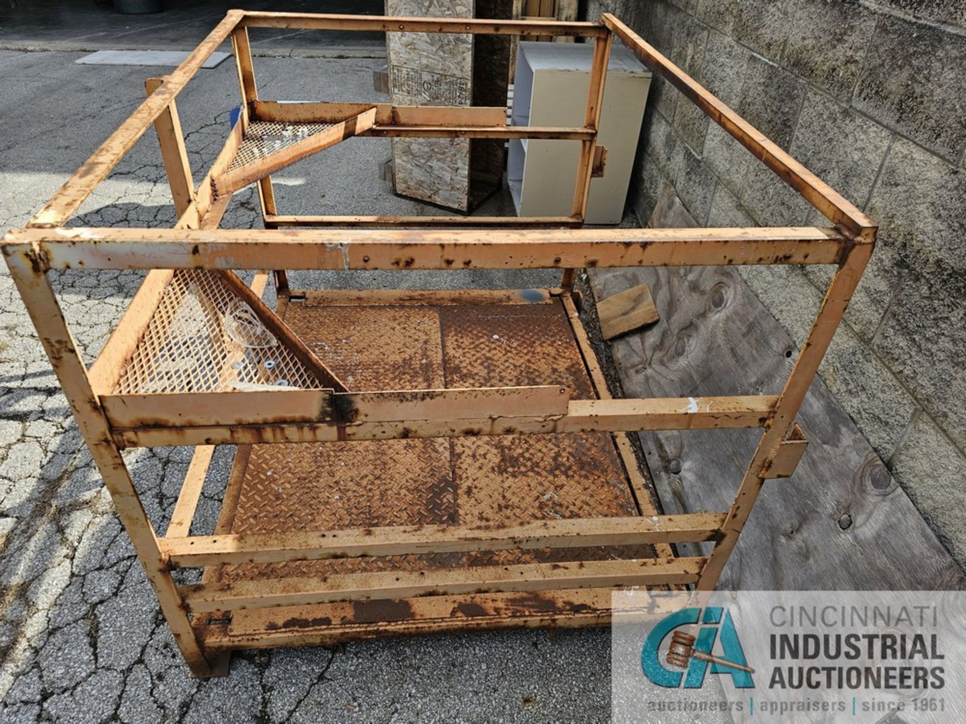 FORKLIFT LIFT CAGE - Image 2 of 2