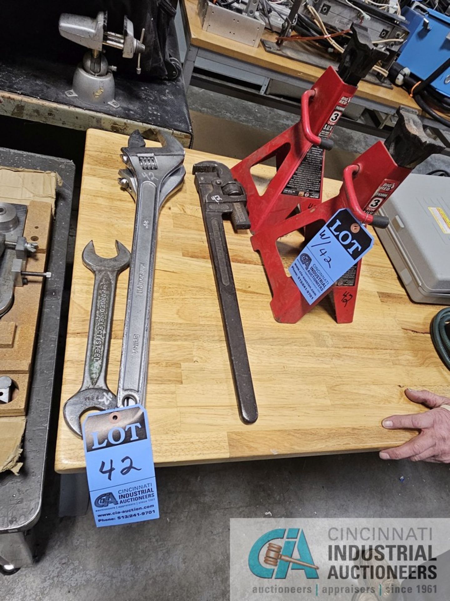 (LOT) ASSORTED WRENCHES AND (2) 3 TON JACK STANDS