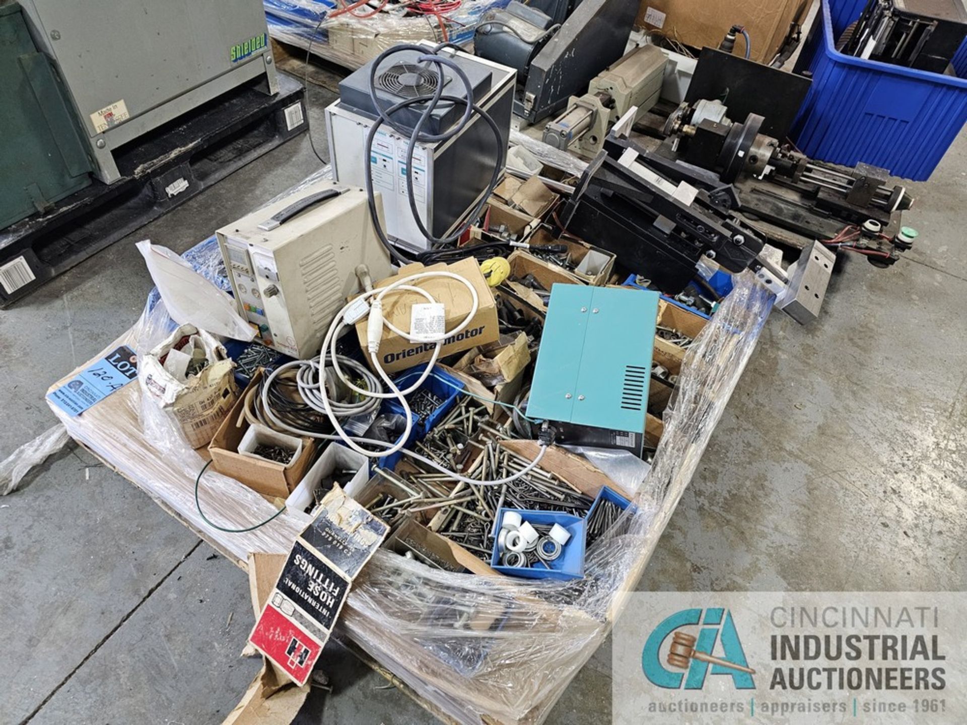 (LOT) SKID OF ELECTRICAL AND HOSE