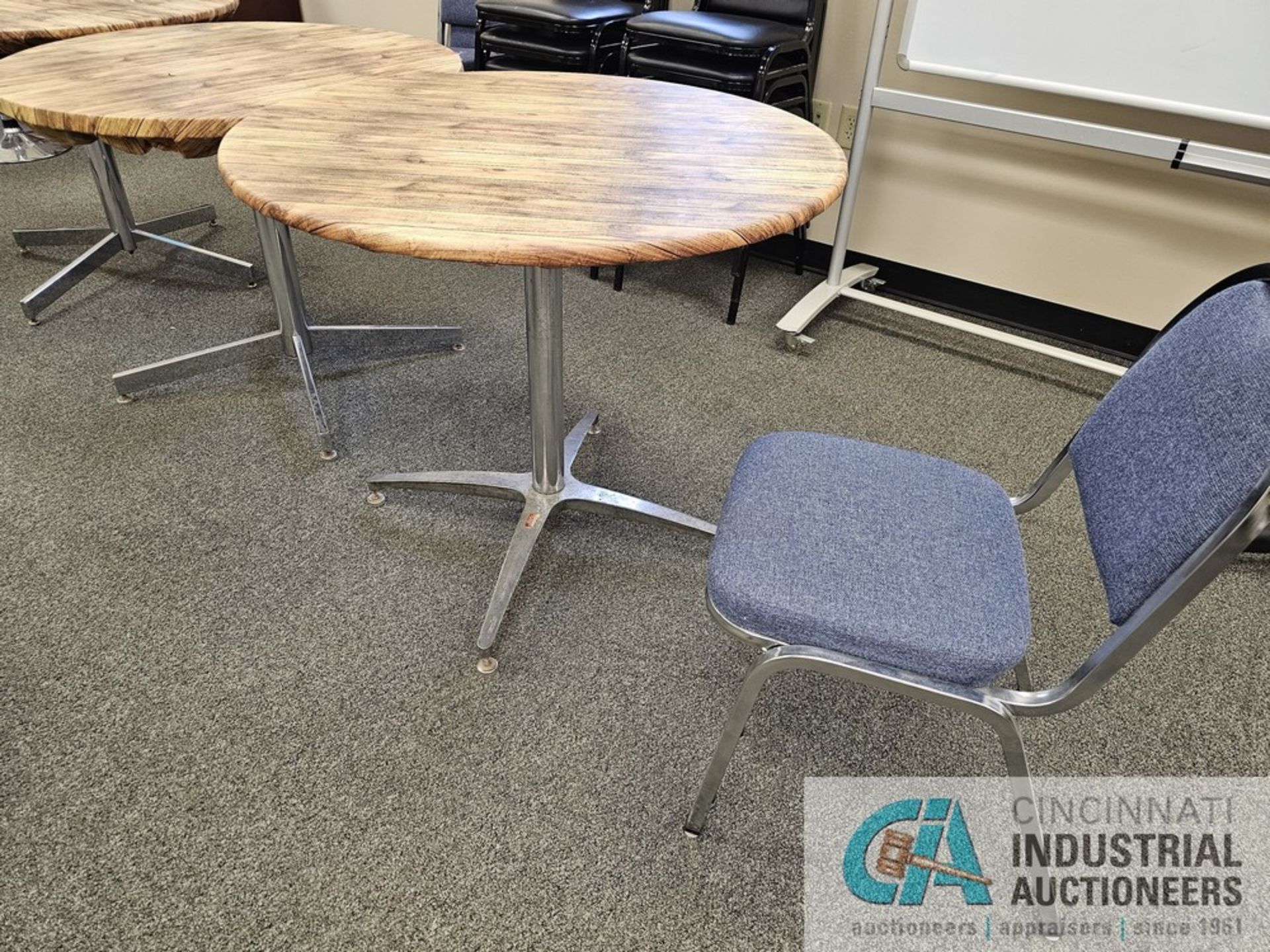 (LOT) ROUND TABLES (5 AT 36" DIAMETER) AND (12) STOCK CHAIRS - Image 2 of 3