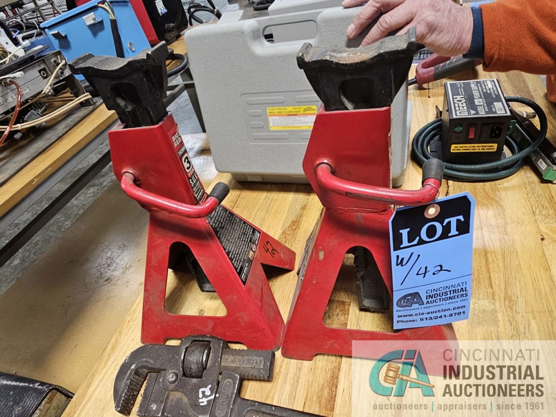 (LOT) ASSORTED WRENCHES AND (2) 3 TON JACK STANDS - Image 3 of 4