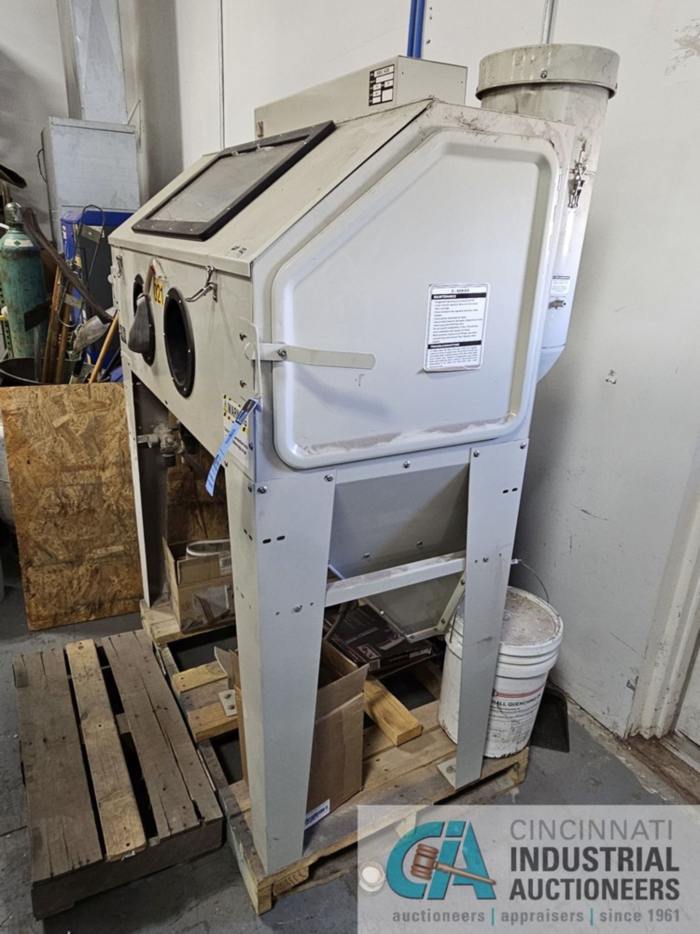 SBC420 ABRASIVE BLAST CABINET, 24" X 48", ATTACHED DUST COLLECTOR - Image 2 of 7